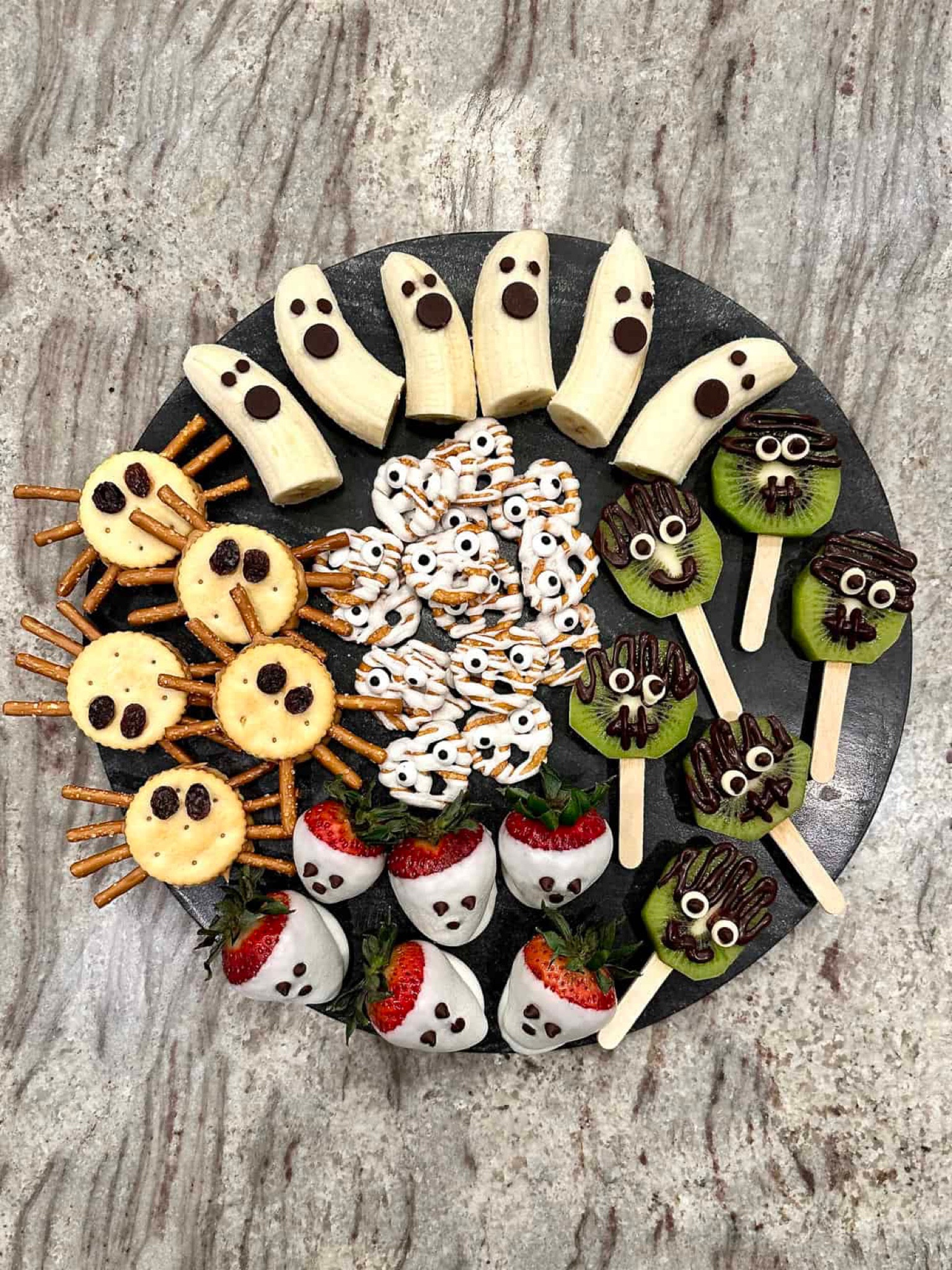Put a festive twist on every day snacks with these 5 Spooky Cute Halloween Treats!

#LTKHalloween