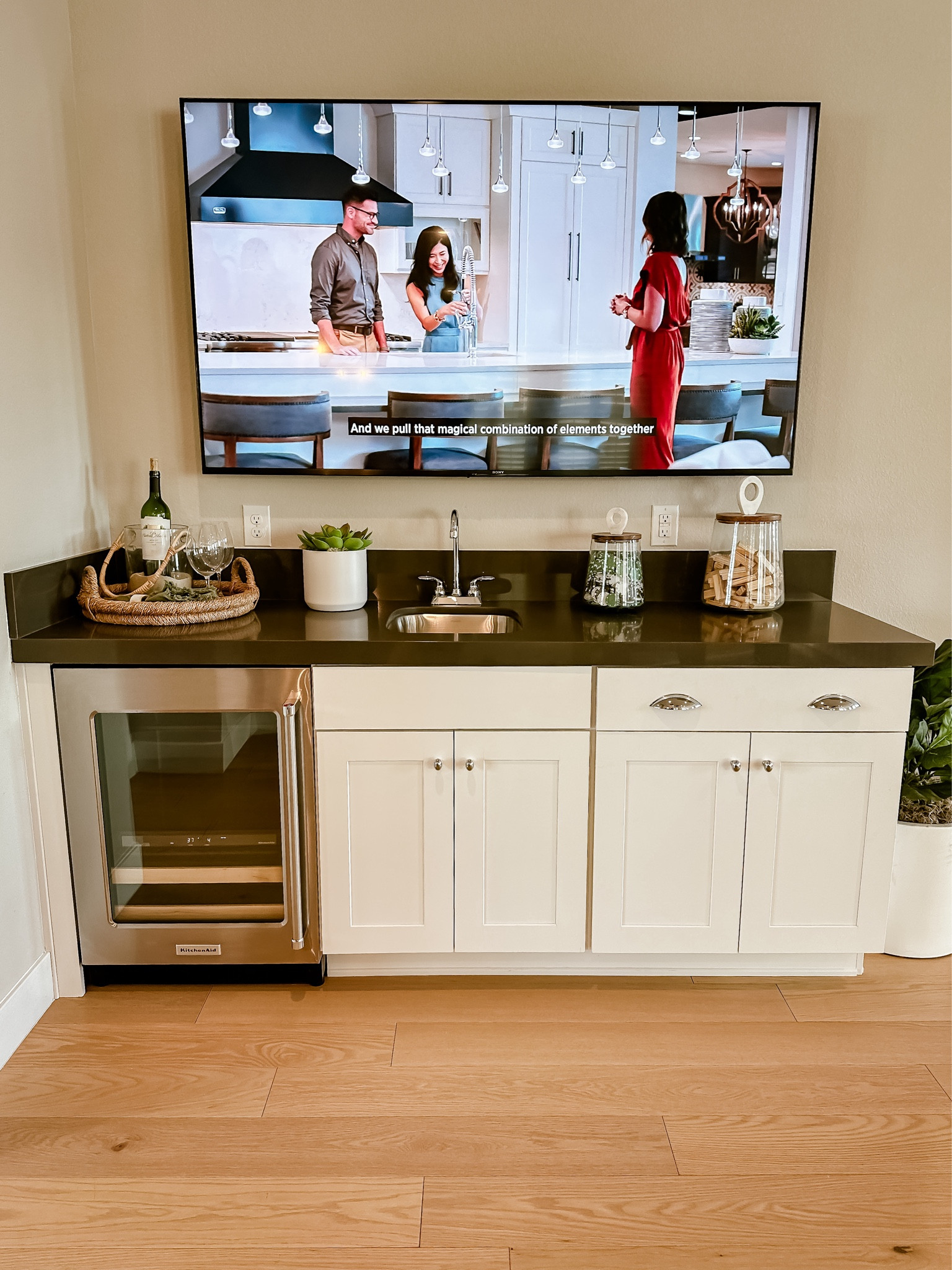 Workout/Bedroom beverage station. 
#wetbar
#drybar
#beveragestation


#LTKfitness #LTKhome