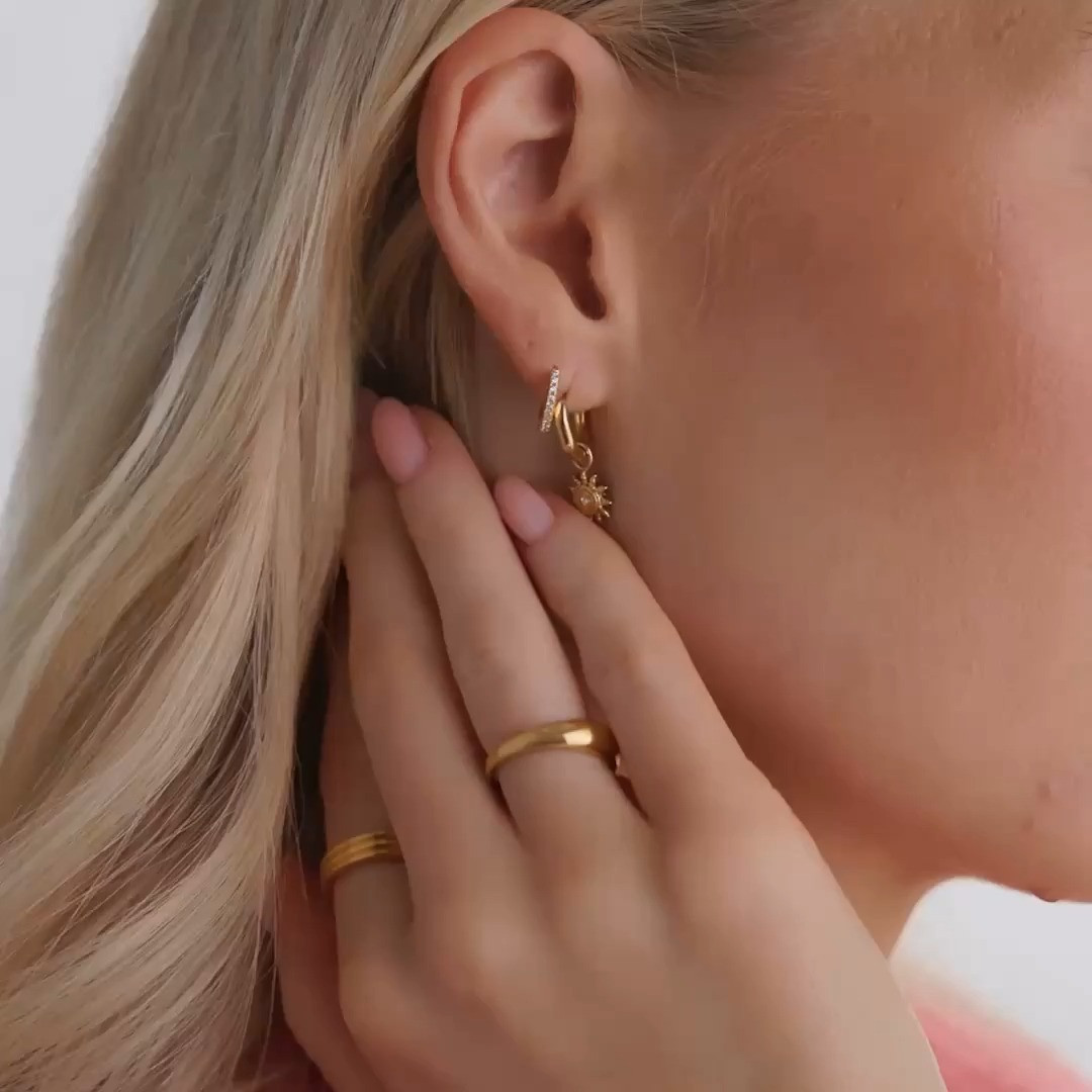 Obsessed with these abbott lyon vacation jewelry finds lately 🌊✨ the new collection is giving full beach mood 🐚 starfish, sandy textures, cute little lobster charms & all the ocean vibes 🌞 perfect for layering or just adding a soft summer touch to any outfit 💛 easy, pretty, and feels like you’re on holiday even when you’re not

#abbottlyon #vacationjewelry #beachvibes #summerjewelry #oceancharms #charmjewelry #goldjewelry #layeringjewelry #summerstyle #vacayvibes #coastalstyle #everydayjewelry #minimalvibes #styleinspo #ootdindia #trendingnow #jewelrylove #aestheticvibes #sum 

 #LTKSeasonal #LTKU #LTKTravel