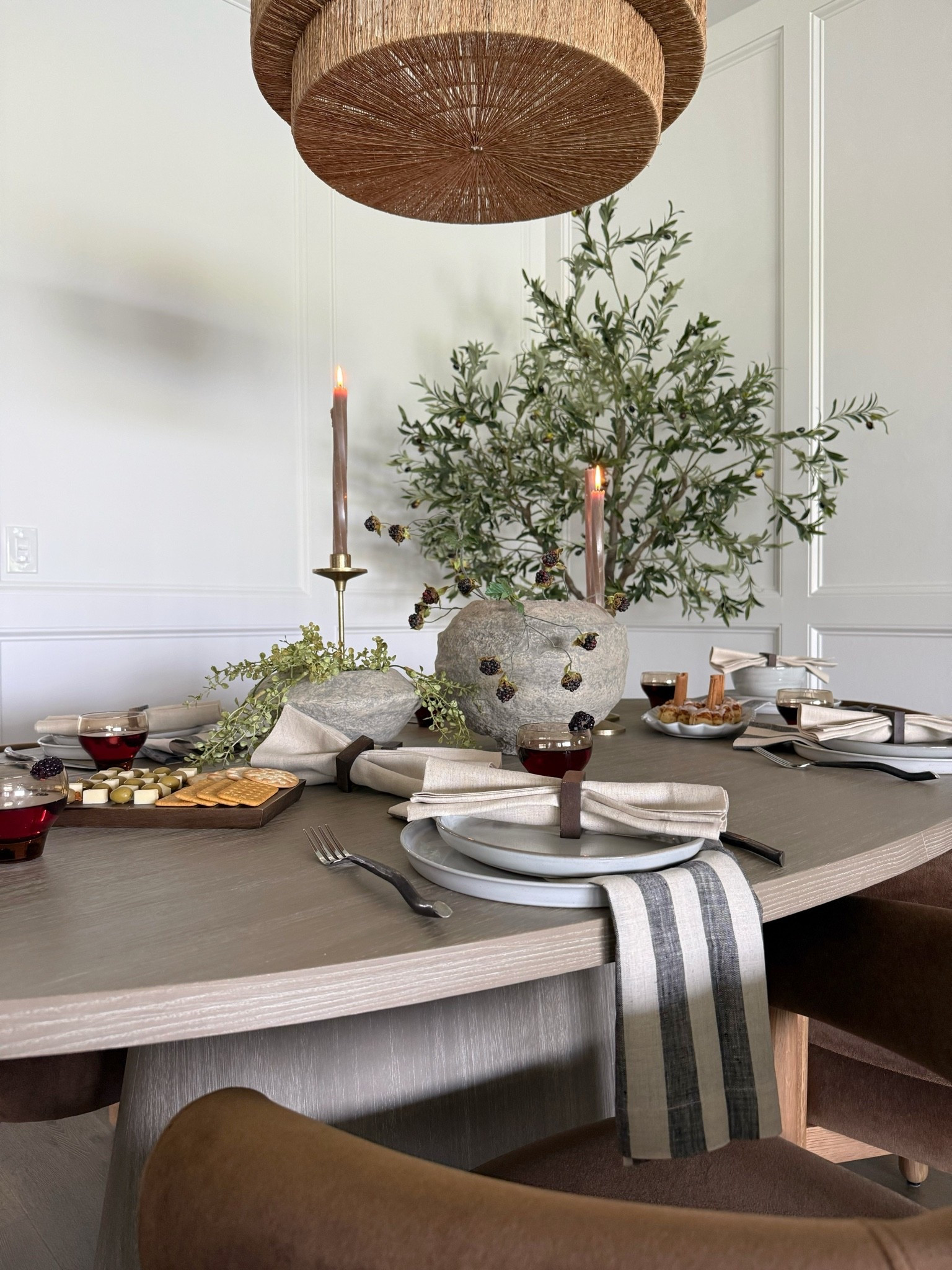 Fall tabelscape, autumn decor, dining room decor, fall hosting, napkins, moody decor, fall decor, dining room inspo

#LTKHome #LTKSeasonal