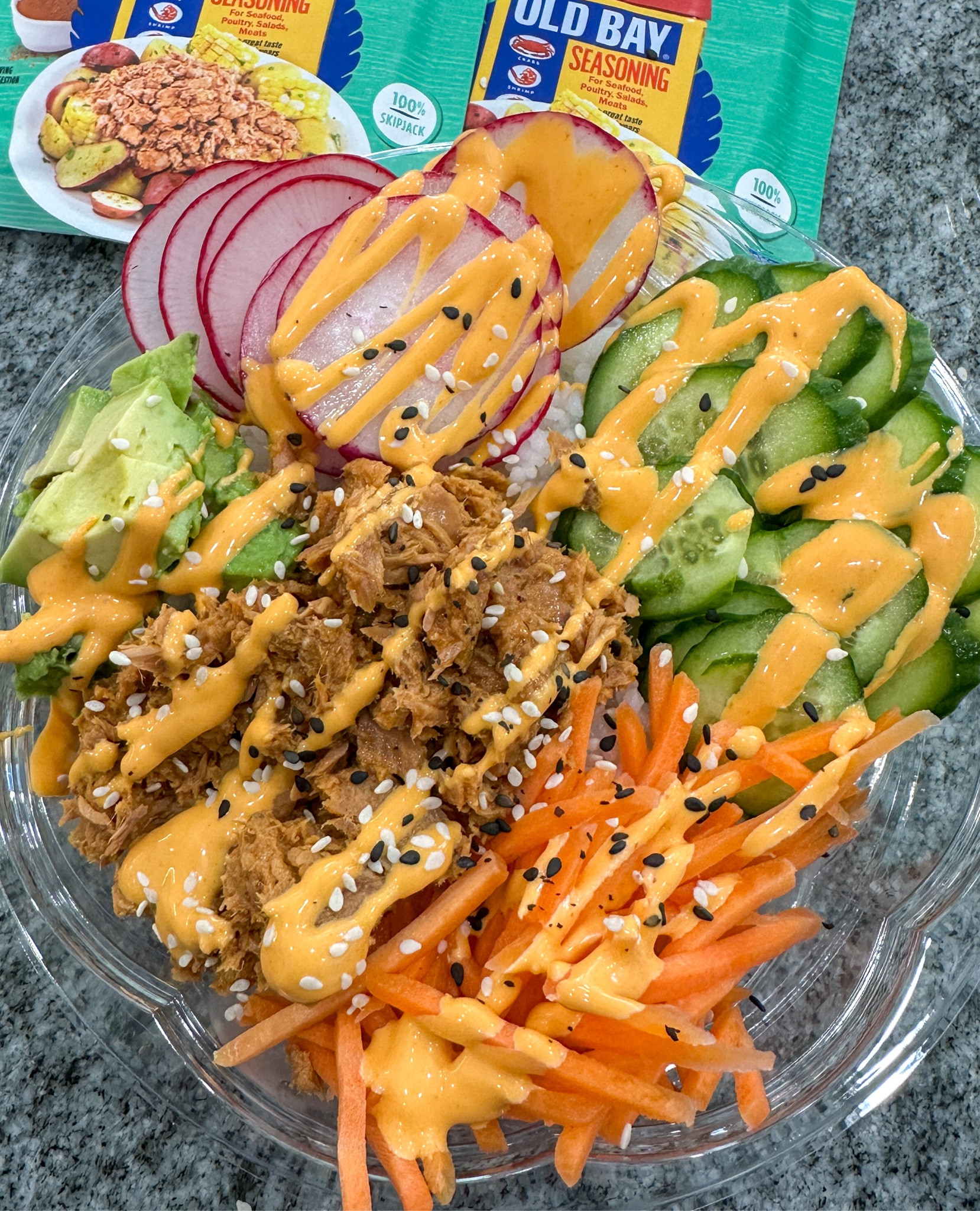 Lunch on the go in these salad bowls with lids. Great for sushi bowls too! #sushibowls #lunchonthego #tuna #tunasushibowl #chickenofthesea #oldbay 