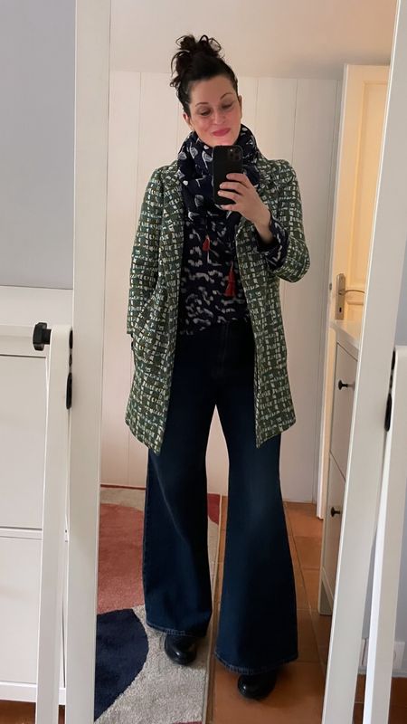 • Green check coat #cos
• Navy printed scarf #cyrillus 
• Navy printed blouse #hm
• Flared jeans #levis (linked)
• Navy leather chelsea boots #melvinandhamilton 
• Midtone lipstick « Bêtise » #violette_Fr (linked)

#LTKeurope #LTKover40 #LTKmidsize