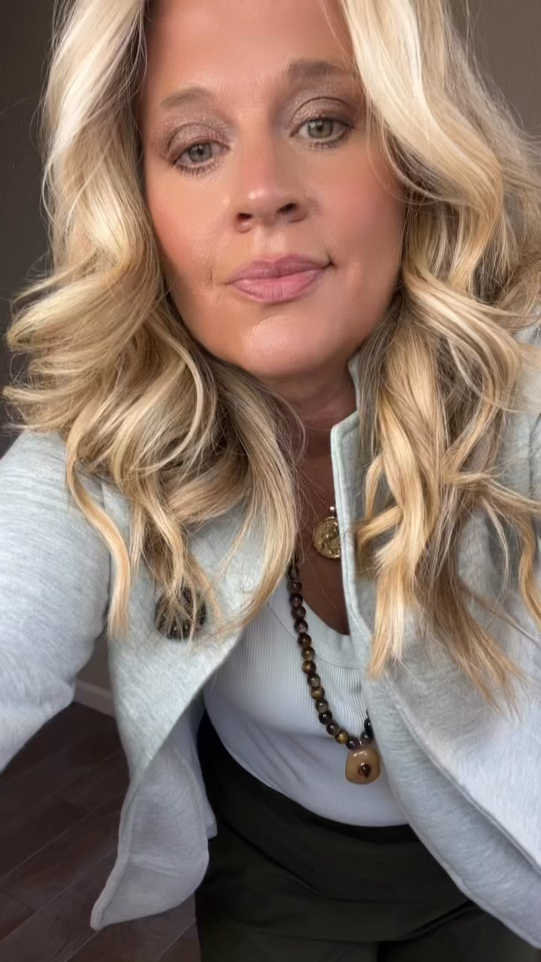 ✨Tap the bell, save and ❤️ start here over 40 fashion, midlife style, midsize fashion and luxury looks for less.  

Outfit   Most women think they need a smaller body.  Most actually need better Outfit Physics™.  ✨ Lift ✨ Skim ✨ Balance  


That’s where I’d start.  👑 Helping you look good, feel good! — Lindsey Denver 🤍