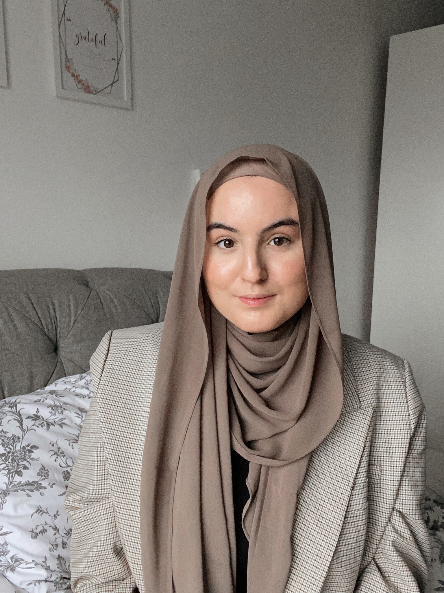 Check out my blog lotsoflovemariam.com for 4 cute hijab styles for winter! This hijab style is perfect for winter date night or any special occasion! Super easy ! 

Modest winter outfits, modest winter hijab outfits, hijab styles for winter, winter hijab, winter hijab styles 

#LTKSeasonal #LTKeurope #LTKstyletip