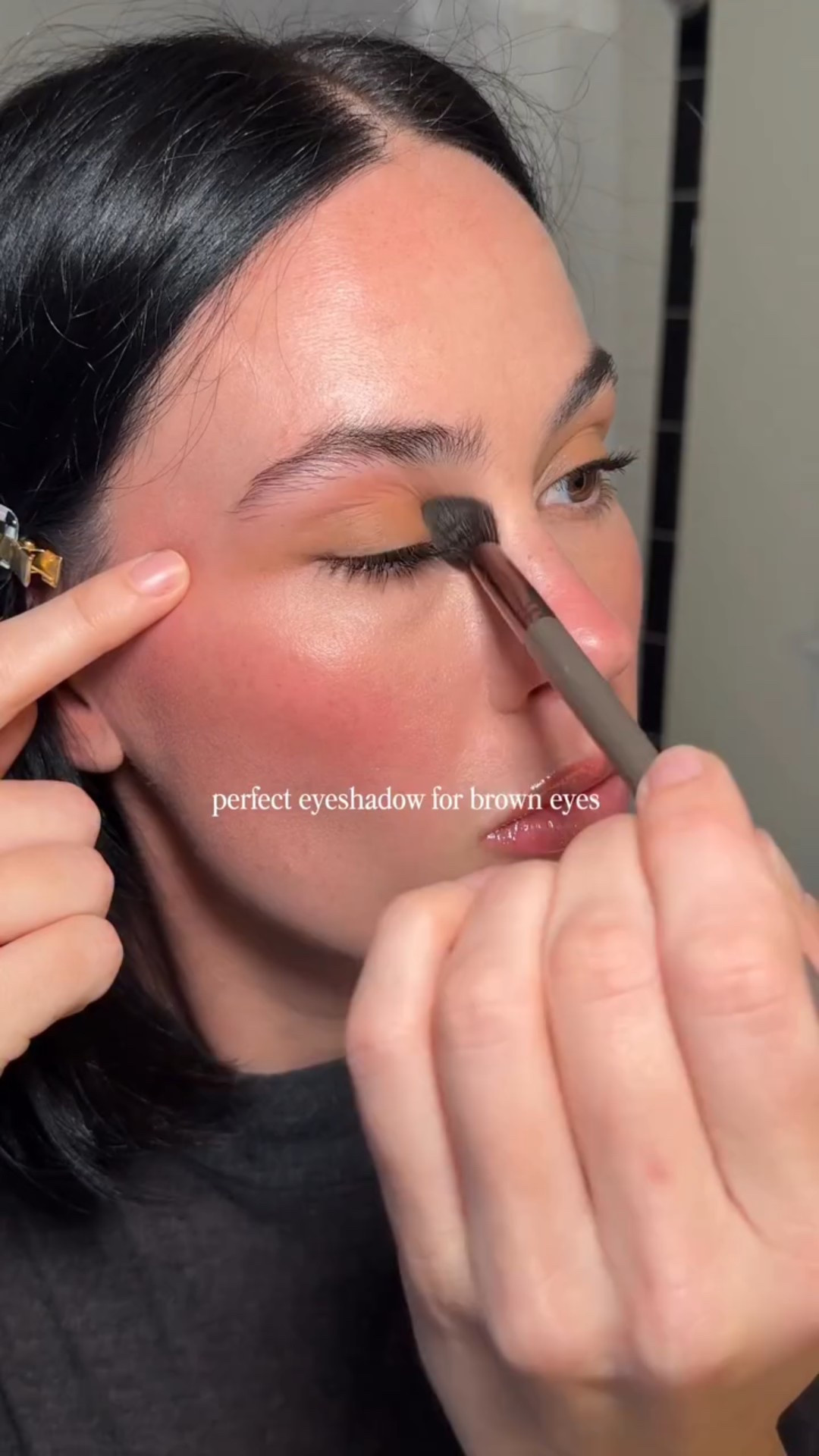 These makeup by Mario cream eyeshadows are incredible for a quick & easy eye look. Super buildable and pigmented. Loveeee 

#eyeshadow #makeupbymario #makeup #makeuphacks #browneyes