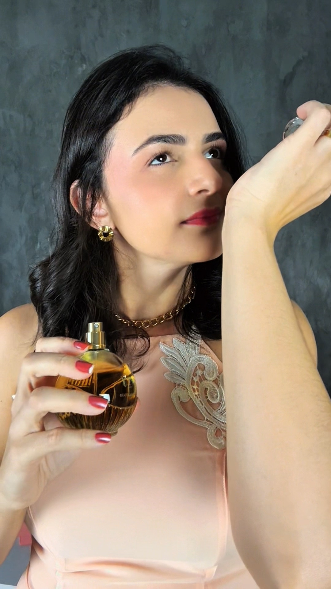 Você já conhece o Liz Aura? Um floral amadeirado envolvente, com maçã verde, íris e a poderosa baunilha.Uma fragrância que transmite força, elegância e sofisticação.

#LTKbrasil #LTKpromo #LTKbeleza