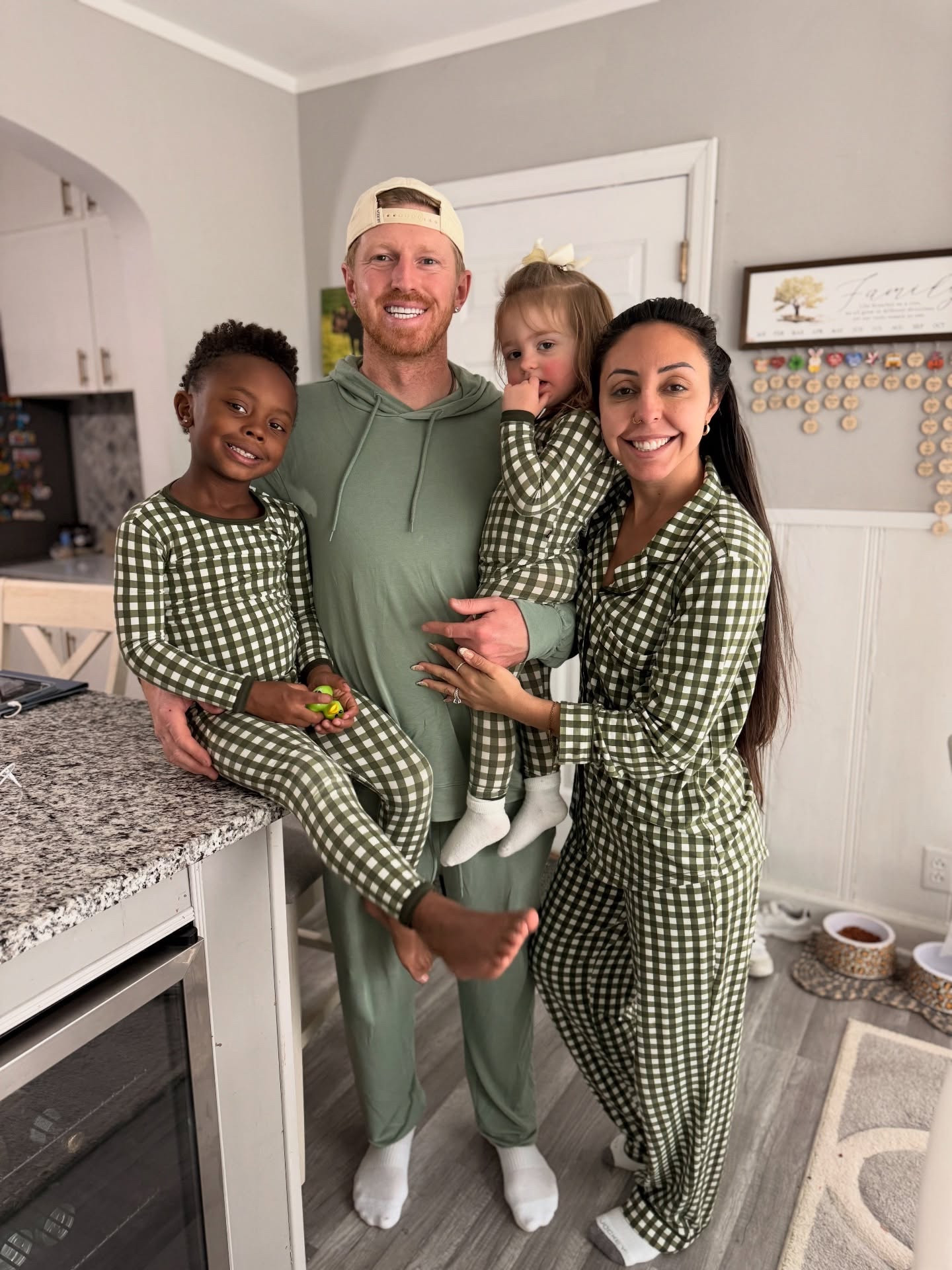 When you got everything you ever wanted for Christmas by simply being with family! 🥹❤️ #christmas2025 #christmas #photodump #family #blessed