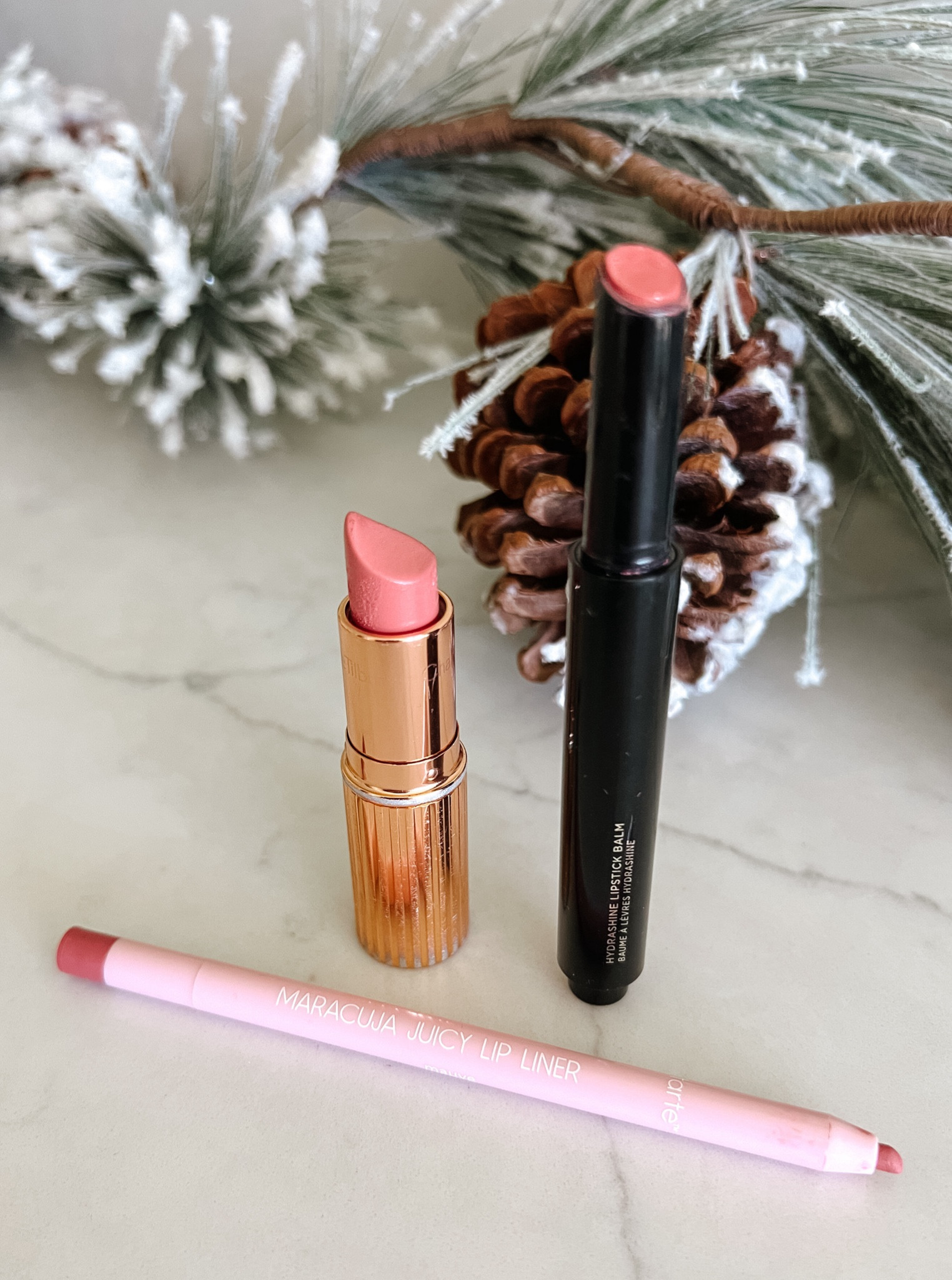 Fave pretty lip combo 💋

Charlottte Tilbury "Liv It Up"

TARTE lip liner "mauve"

Colleen Rothschild hydra shine - "bisou bisou" 