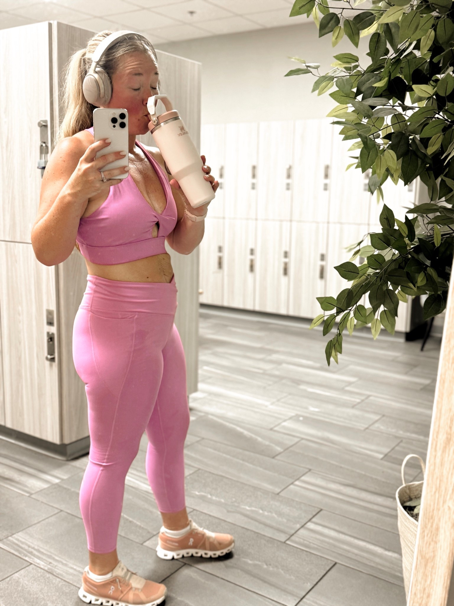 Pretty In pink at the gym 💓 my favorite gym wear, top size M, bottoms size L 

#LTKFindsUnder100 #LTKActive #LTKMidsize