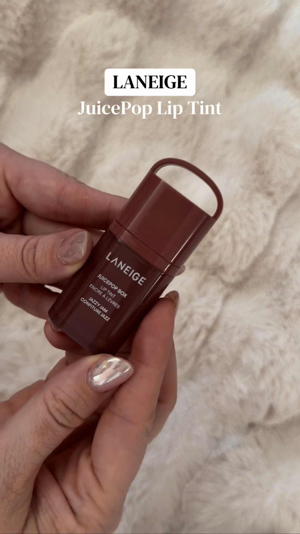 That juicy, just-bitten lip look without constantly reapplying? Yes please 🍓💋 The LANEIGE JuicePop Lip Tint gives fresh color and comfy shine that makes your lips look effortlessly put together all day.