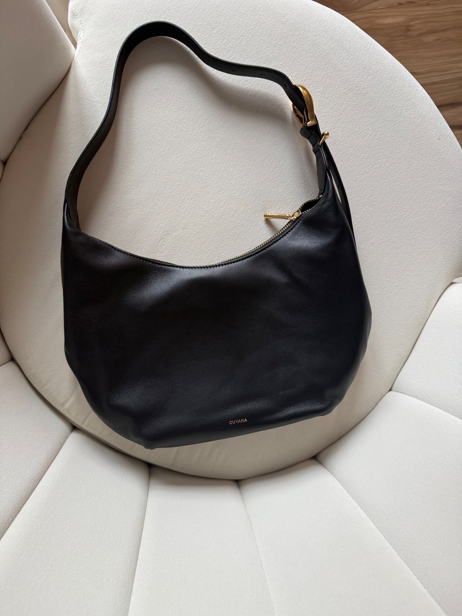 Every day chic bag, quiet luxury bag, leather bag, elegant bag, classy bag 

#LTKOver40 #LTKGiftGuide