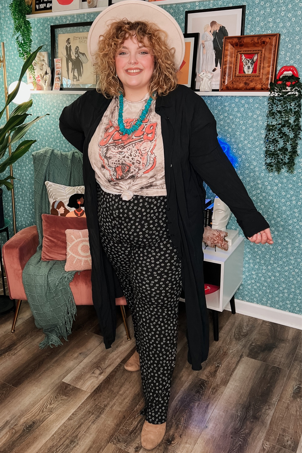 Flares and a graphic tee are always a ✨solid✨ combo! 

#LTKstyletip #LTKunder100 #LTKcurves