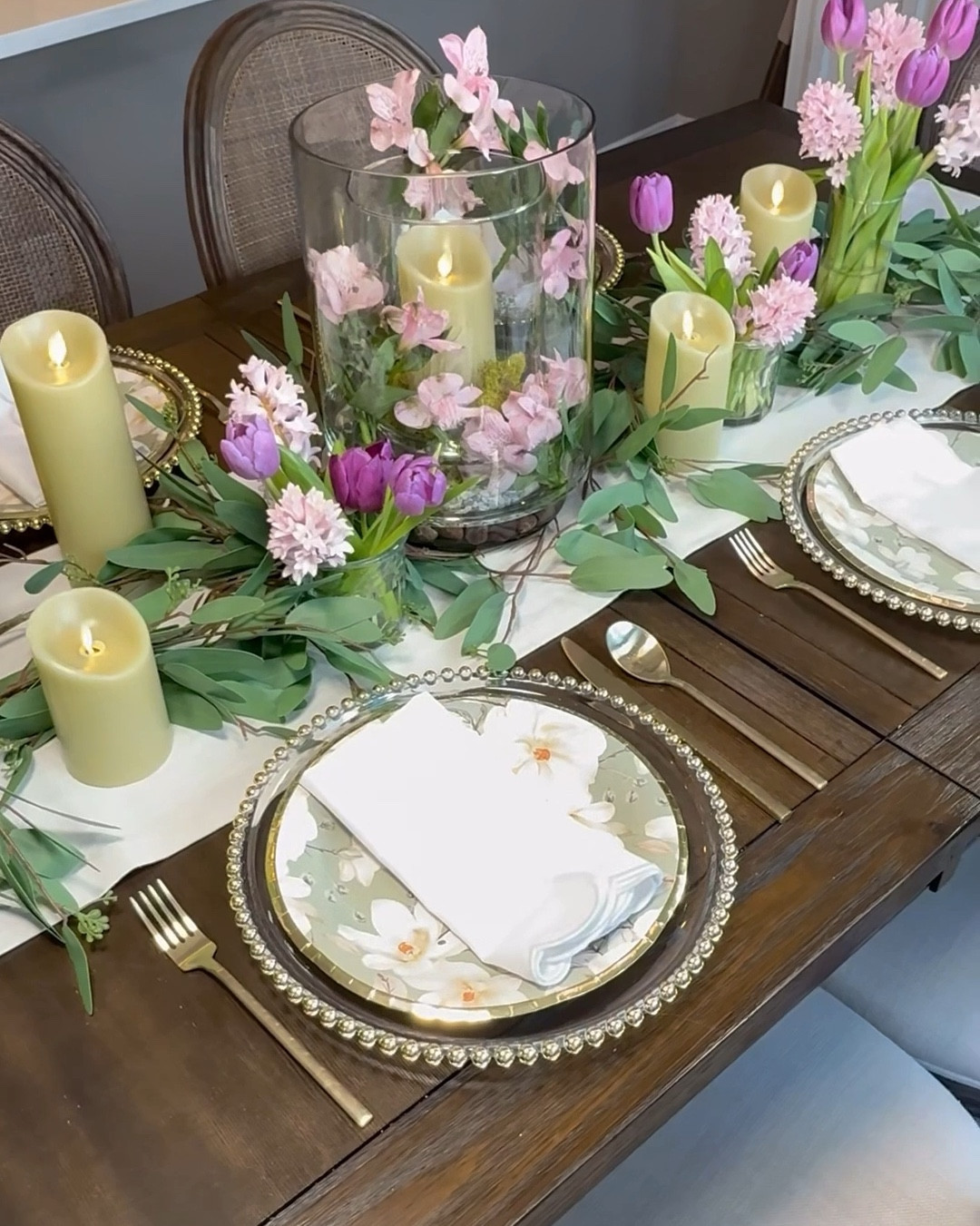 Spring Tablescape 🌸

Easter Decorating
Spring Entertaining 
Floral Decor 

#LTKStyleTip #LTKParties #LTKHome