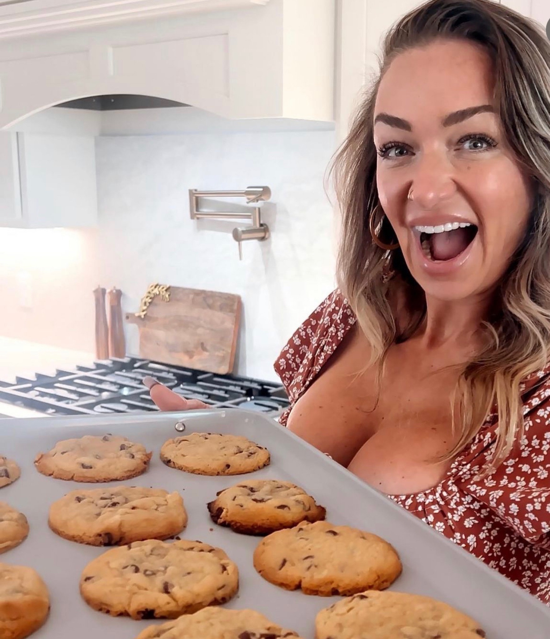 If you love to bake cookies, you’ll love these ceramic baking sheets! They are non stick and non toxic which is a combo that’s not always easy to find! 🍪 

#LTKhome