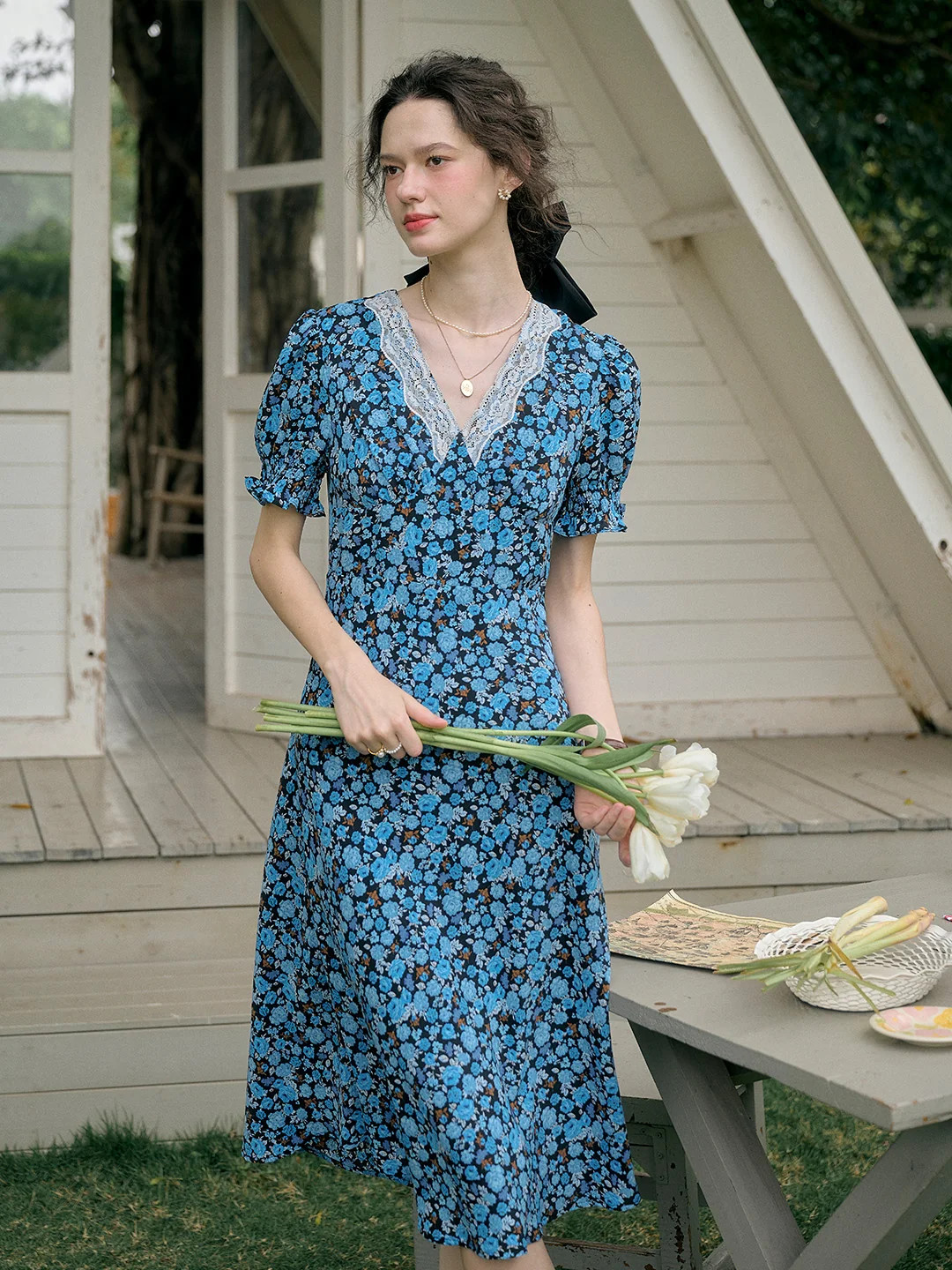【Final Sale】Stormi Charming V-neck Lace Trimmed Floral Print Dress | SimpleRetro
