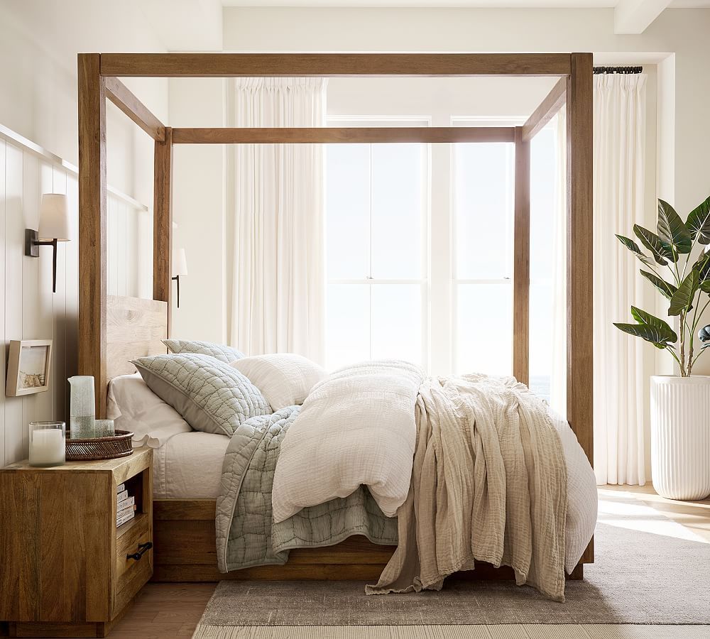 Oakleigh Canopy Bed | Pottery Barn (US)