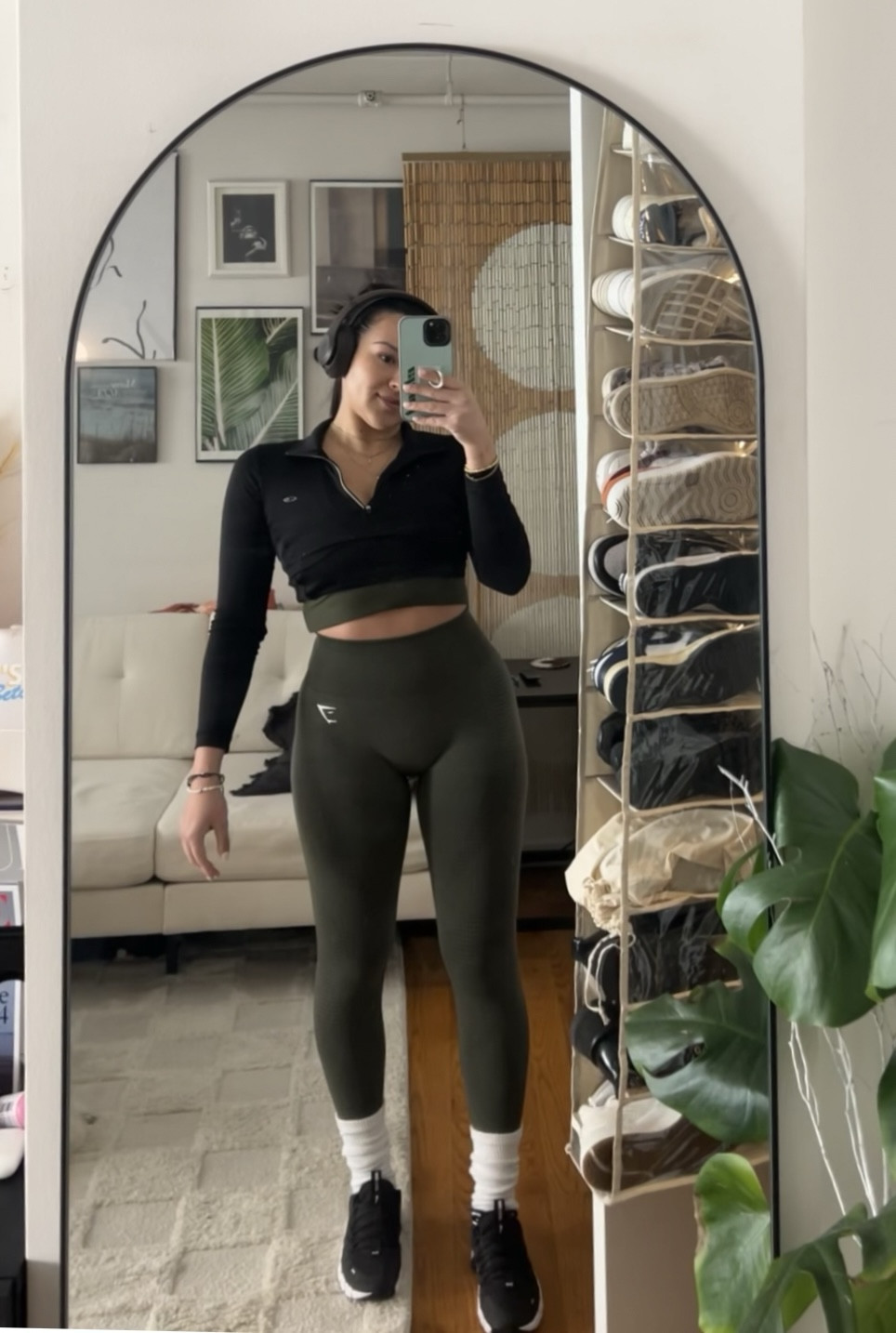 Workout motivation 🏋🏽 new gym bottoms 🌹🌹 first time trying GymShark loveeeee how they shape & suck you in.

#LTKfindsunder50 #LTKfitness #LTKsalealert