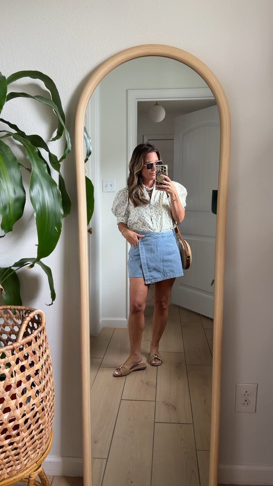 In love with this Avara summer skort and floral top!!!! 
Wearing size medium in both. 
Use code DASHINGDARLIN15 for 15% off of both!!

#LTKmomlife #LTKootd

#LTKOver40 #LTKSeasonal