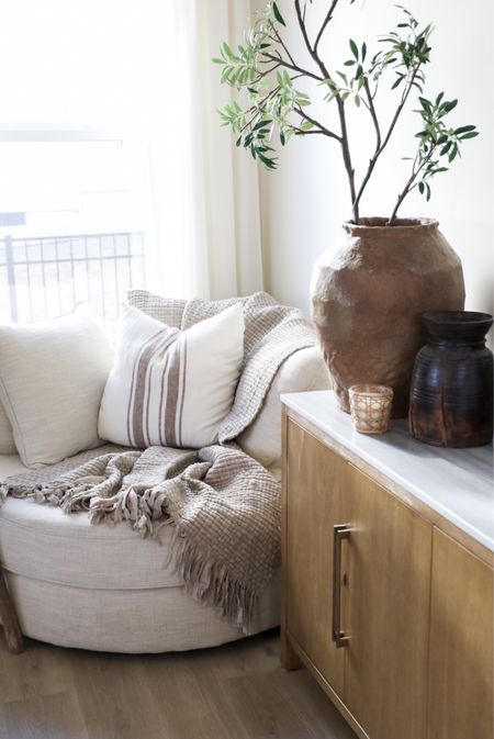 The coziest reading nook 📖📚 #homedecor #ltkhome #livingroom #rusticdecor #rusticmodern

#LTKstyletip #LTKhome