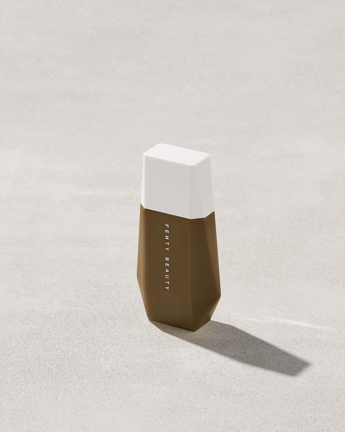 Eaze Drop Lightweight Blurring Skin Tint 21 | Fenty Beauty