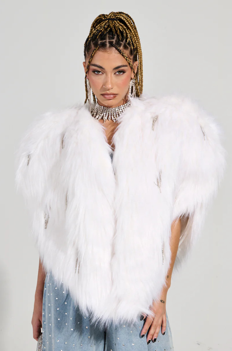 LIMITED EDITION STAR LOVER FAUX FUR HEART VEST IN WHITE | AKIRA