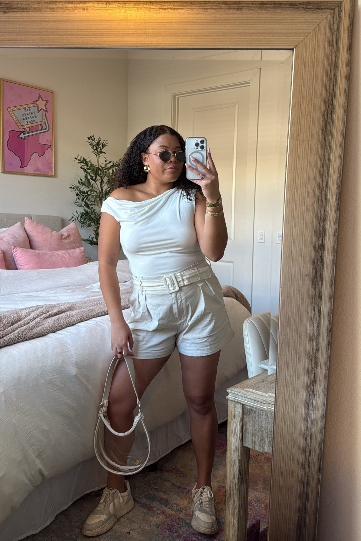 the perfect spring outfit! These shorts are the perfect go to bottoms for any spring/summer look!