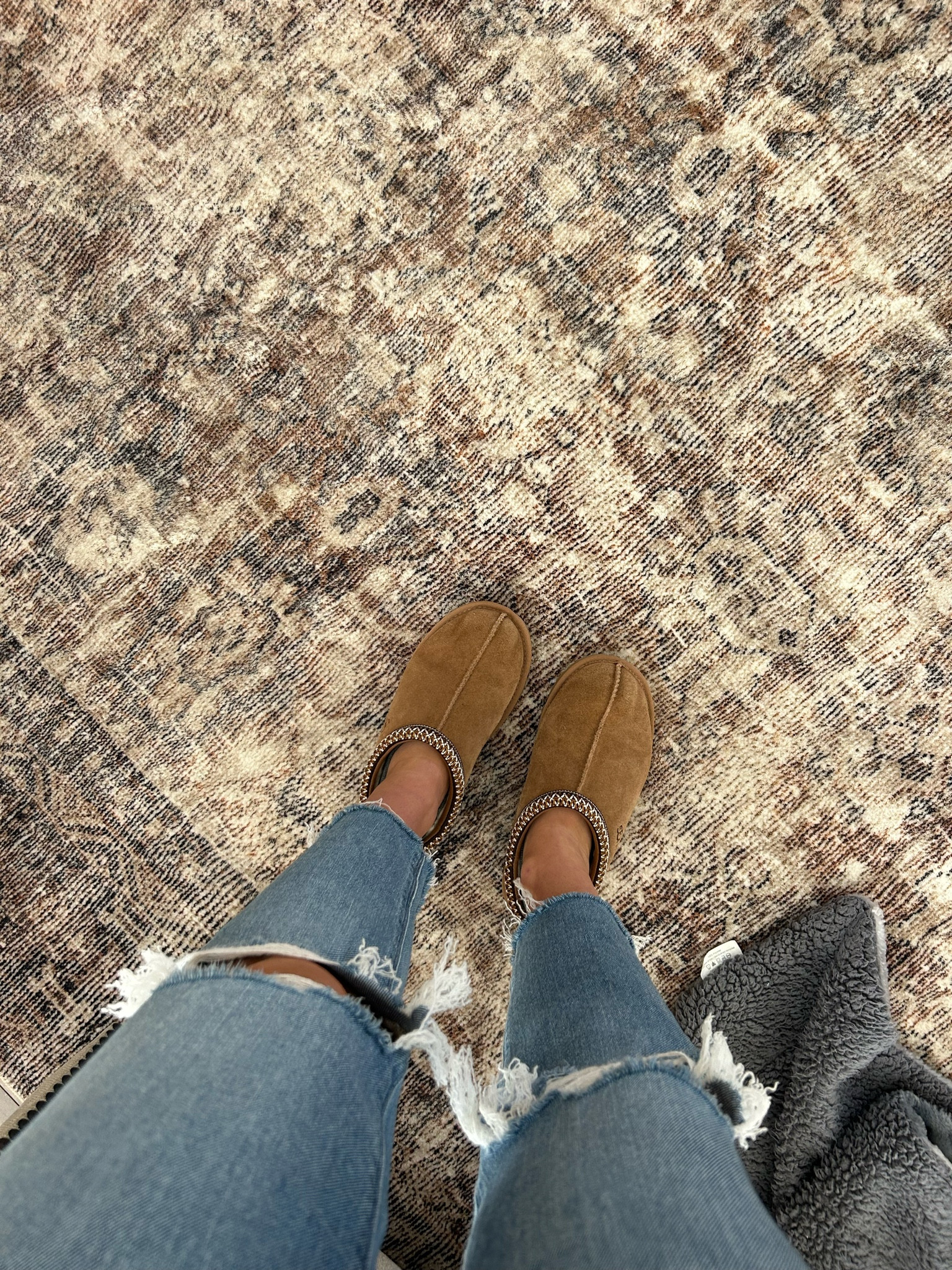 The softest rug is on sale!! 

Living room rug
Soft rug

#wayfair
@wayfair
@loloi
#liketkit
@liketk.it

#LTKSaleAlert #LTKHome