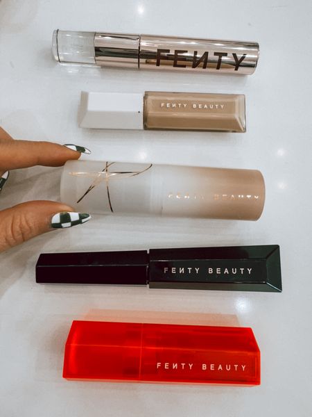 Code MAGEN30

Concealer - shade 200
Skin tint stick - shade 15
Contour -  cocoa naughty
Lipstick - c suite heart 

#fentyfamsale #fentybeauty @fentybeauty ad