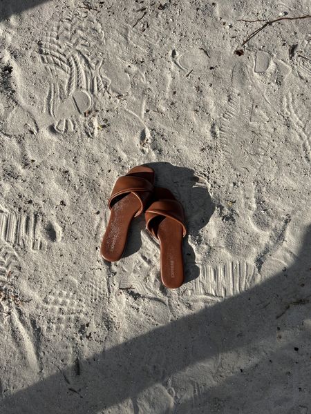 Brown Beach Sandals | 📍miami, florida 

#LTKtravel #LTKswim #LTKSeasonal