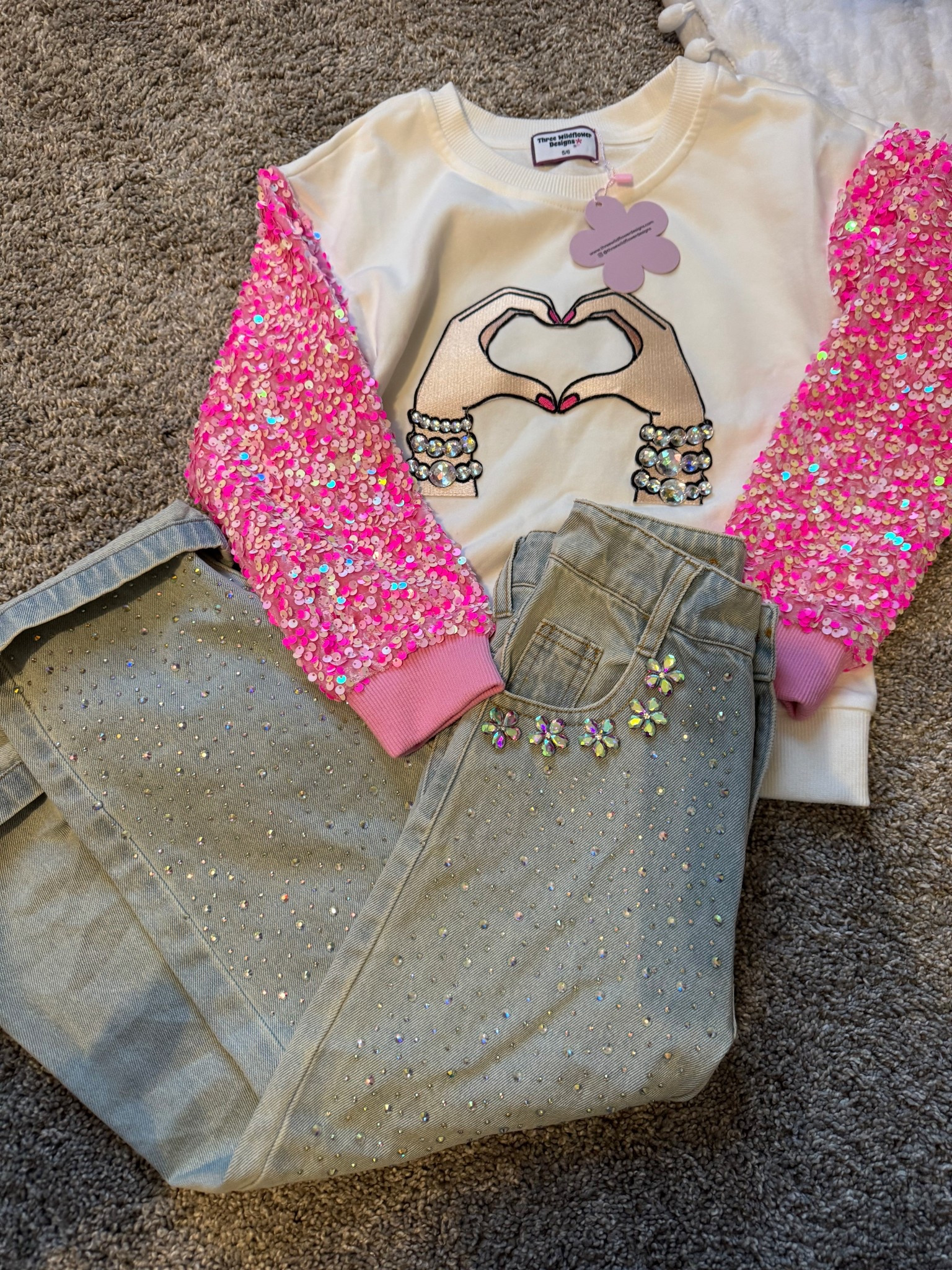 The cutest outfit for a little girl! This would make a great gift for a little swiftie! Code:REMID20

Holiday gift guide 


#LTKGiftGuide #LTKootd #LTKKids