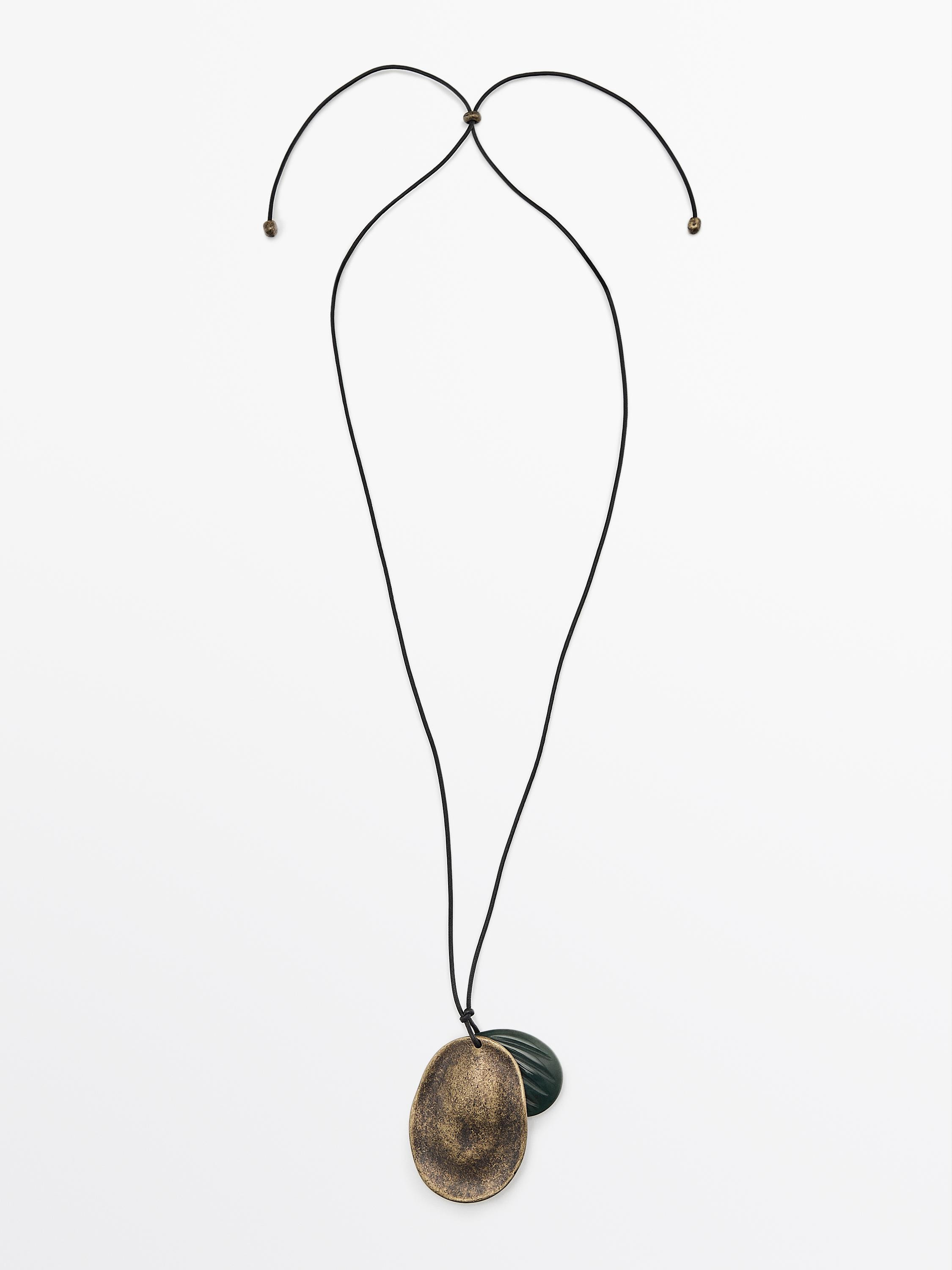 Almond pendant necklace | Massimo Dutti US