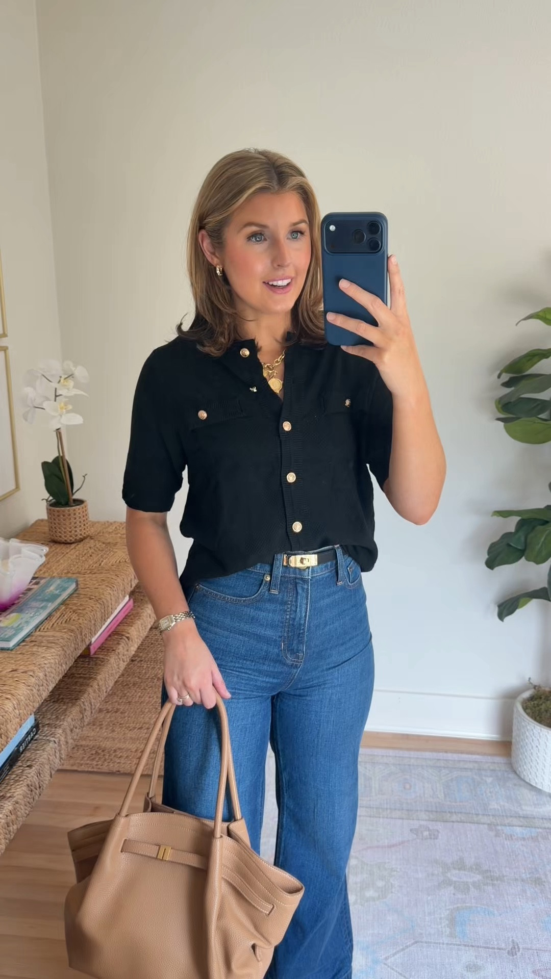 Fall workwear outfit idea! Wearing a S in top and 25 in jeans