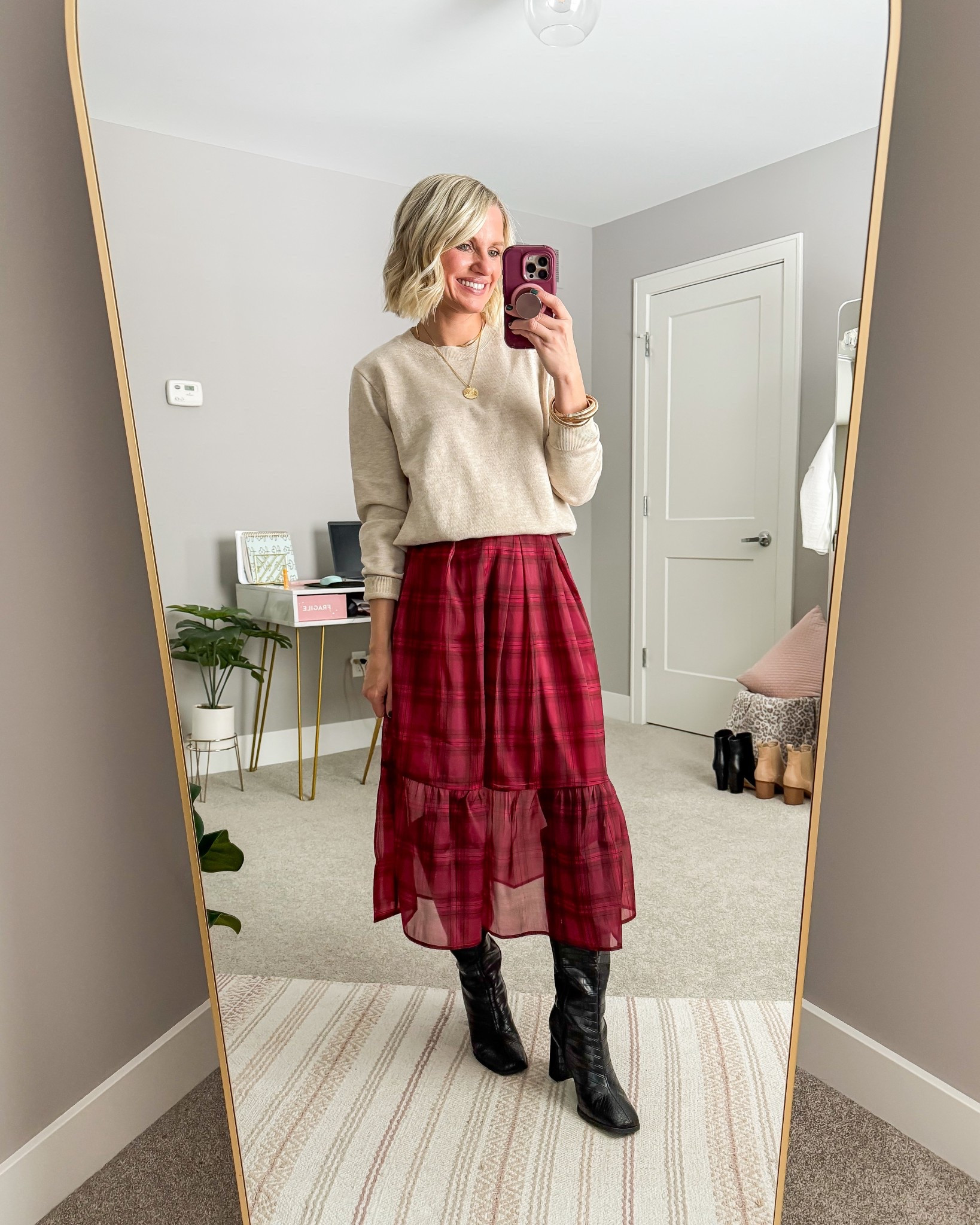 Winterizing this cute plaid skirt for a holiday outfit idea to wear in cold weather! ❄️
Sweater- small
Skirt- xxsmall (I did to size up) code: THRIFTYWIFE10 


#LTKSeasonal #LTKPetite #LTKHoliday