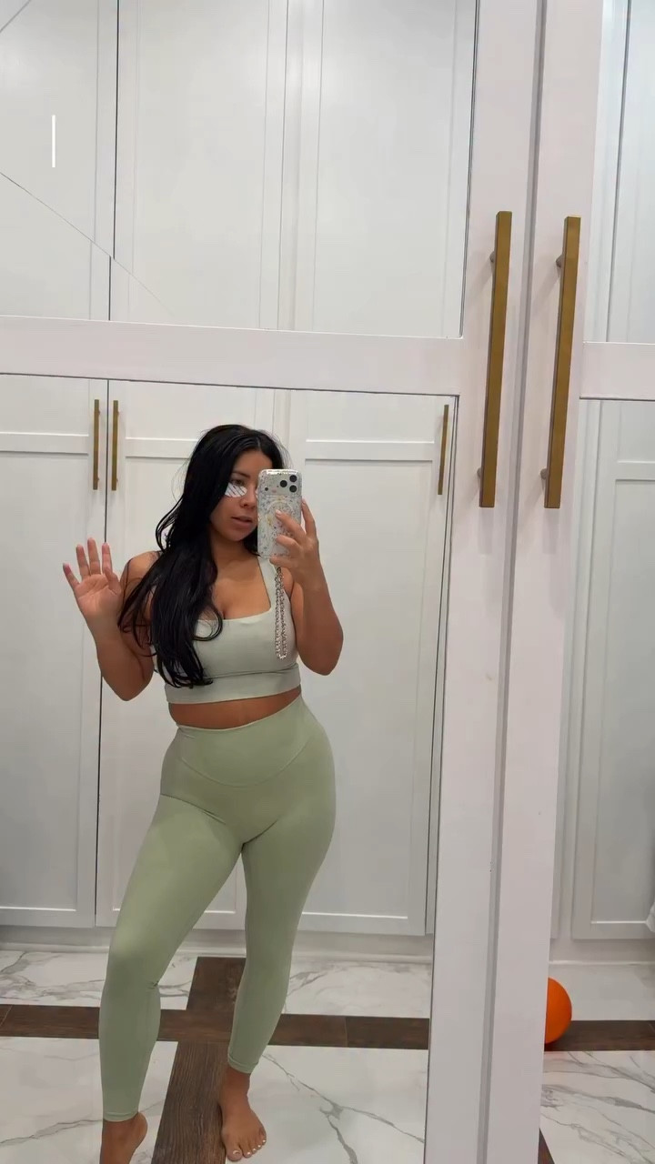 Hope you had the best day!!❤️ finally got a walking pad to get my steps in and honestly so glad I did (it’s been two days) **Nobody was hurt on the walking pad 🤣 **

Comment “shop” for links in video🫶🏼

#morningvlog #ditl #postpartum #mom #relatable reality, morning routine, Pilates, workout, 10k steps, baby, mom of 2

#LTKfitnessgoals #LTKmomlife #LTKselfcare