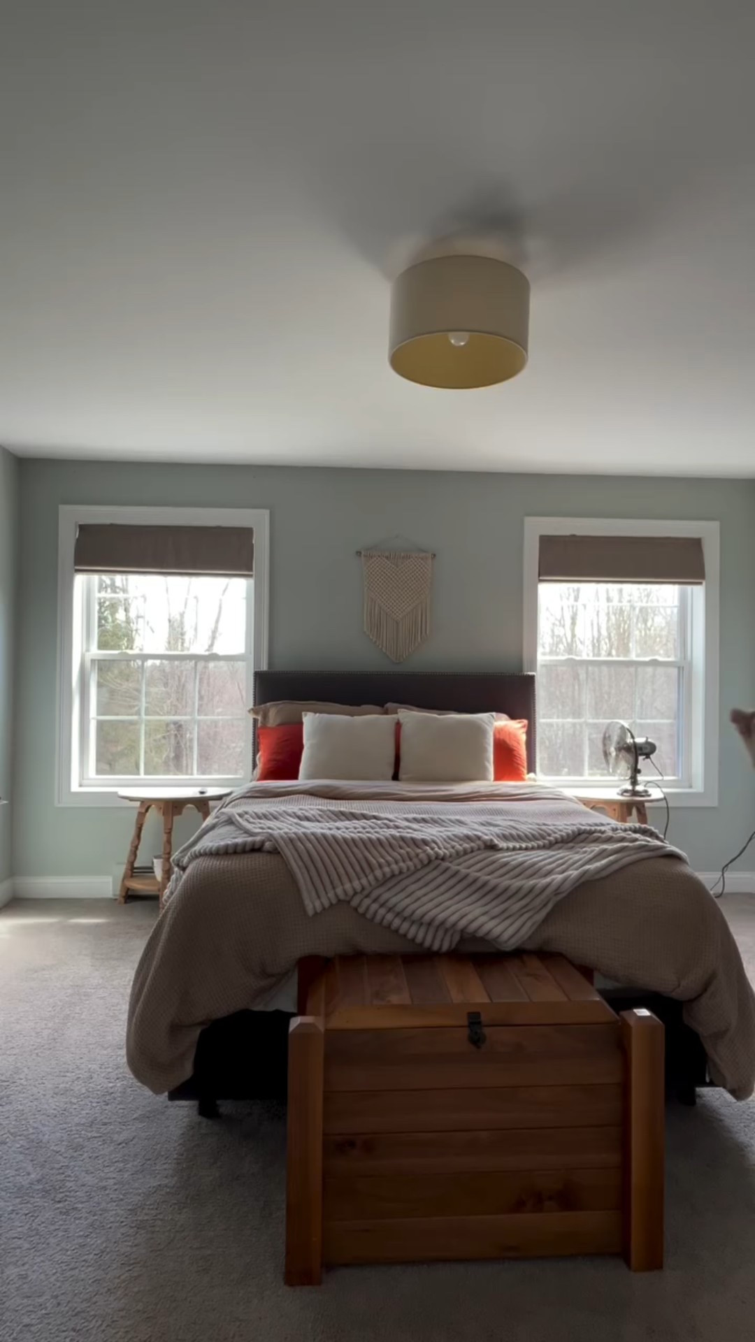 Amazing what some window curtains from @twopagecurtains can do!! 

Use coupon code CAITLIN at checkout for 15% off!


#twopageshome #windowtreatments #bedroomdecor #romanshades #cozyhome 
#curtains