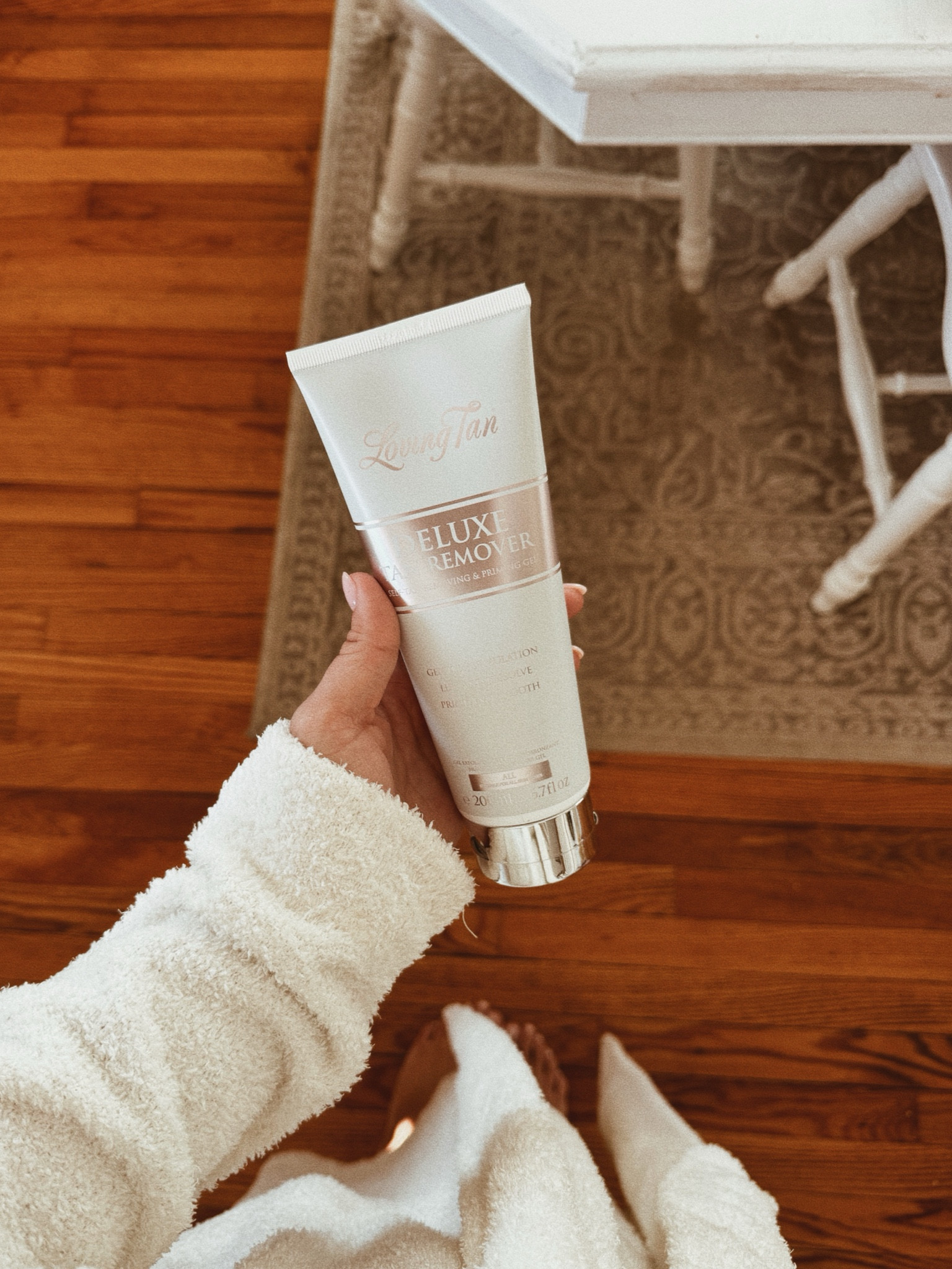 this Loving Tan self-tan remover took my leftover tan off in one use 🤌🏼🤍