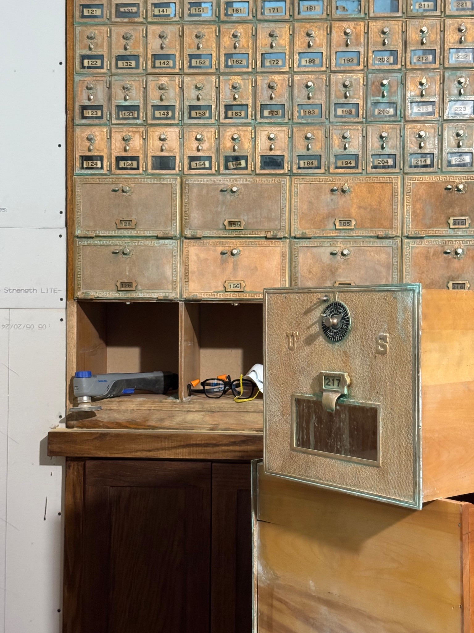 The tool we’re always reaching for…

we grabbed this Dremel mult-tool from Homedepot a few months ago and it’s become our go-to for nearly every project… from stubborn 100 year old twist nails, to cutting holes in drywall, to sanding down this 1940s post box, it’s literally a lifesaver 🥹

#LTKMens #LTKHome