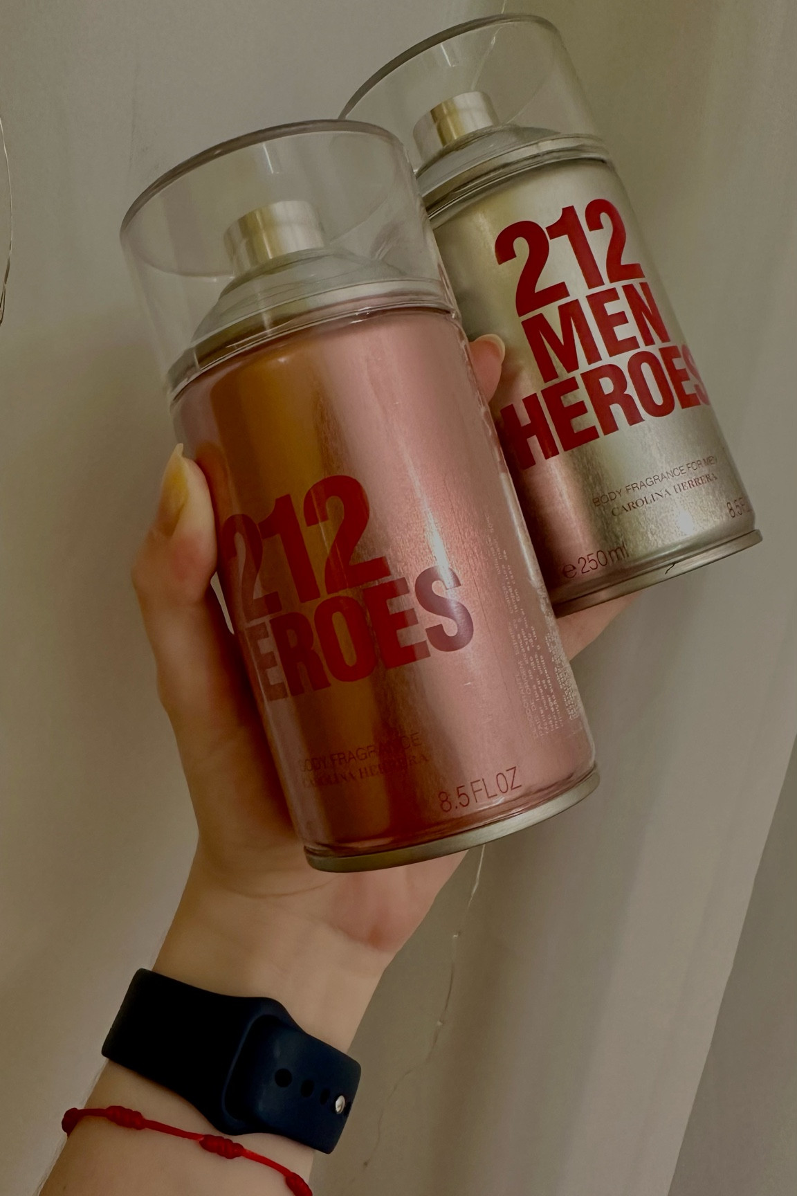 212 Heroes VIP Carolina Herrera body fragrance vem 250ml, é o maior body spray que já vi, cheiro maravilhoso e fixa muito, na minha opinião é o melhor custo benefício para o dia a dia ou mesmo pra dormir cheiroso/cheirosa. Eu amo usar body fragrance pra dormir ou ficar em casa, pós banho, aplico no corpo mesmo, mas não precisa de muito tá? Porque diferente dos outros que já usei de outras marcas, esse o cheiro realmente fixa e pode até ficar enjoativo pra quem é mais sensível a cheiro se exagerar. Acho uma ótima dica de presente para o dia das mães, inclusive. 

Na beleza na web temos cupom de 10% : LUDCRD10

#LTKbeauty #LTKgiftguide #LTKbrasil