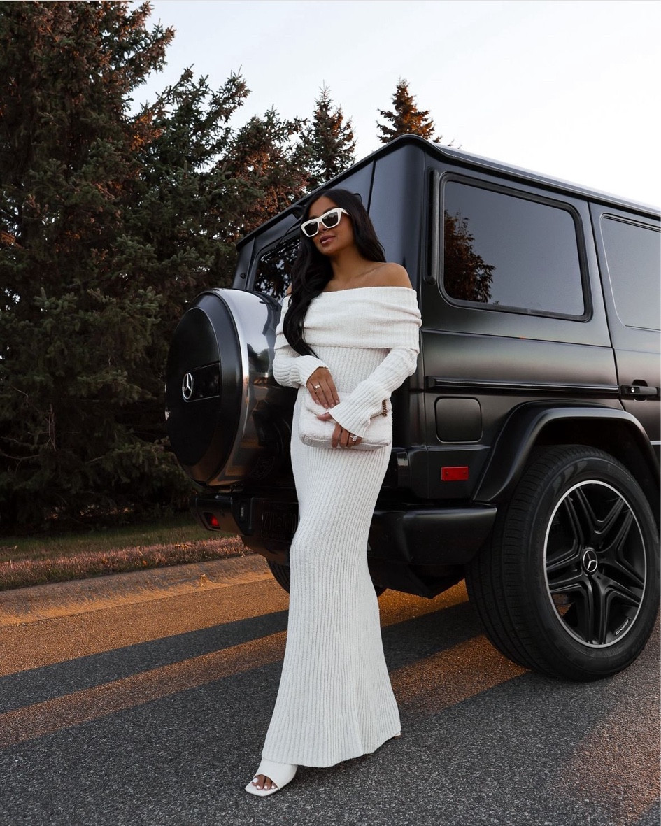 Fall dress I’m loving / wedding guest dress 
Revolve knit maxi dress wearing an XS

#LTKStyleTip #LTKWedding #LTKSeasonal