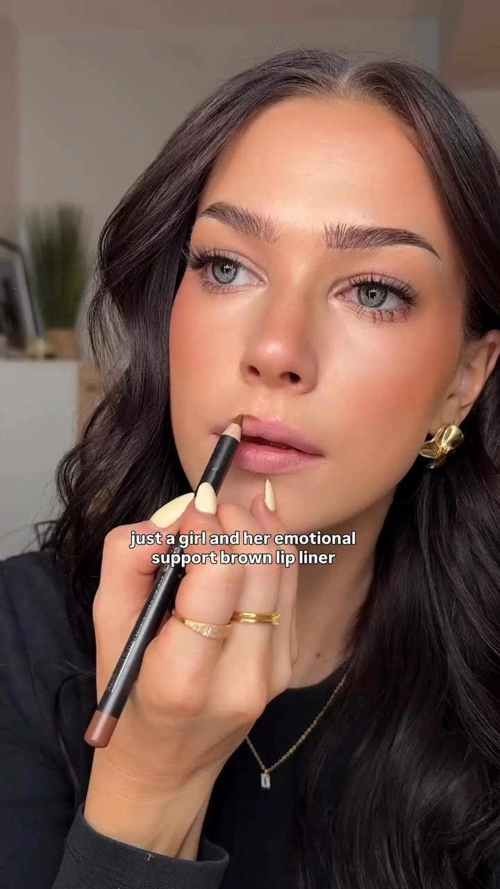 Me 🤝 @maccosmeticscanada Cork lip liner

#brownlipliner #lipliner #maclipliner #lipcombo