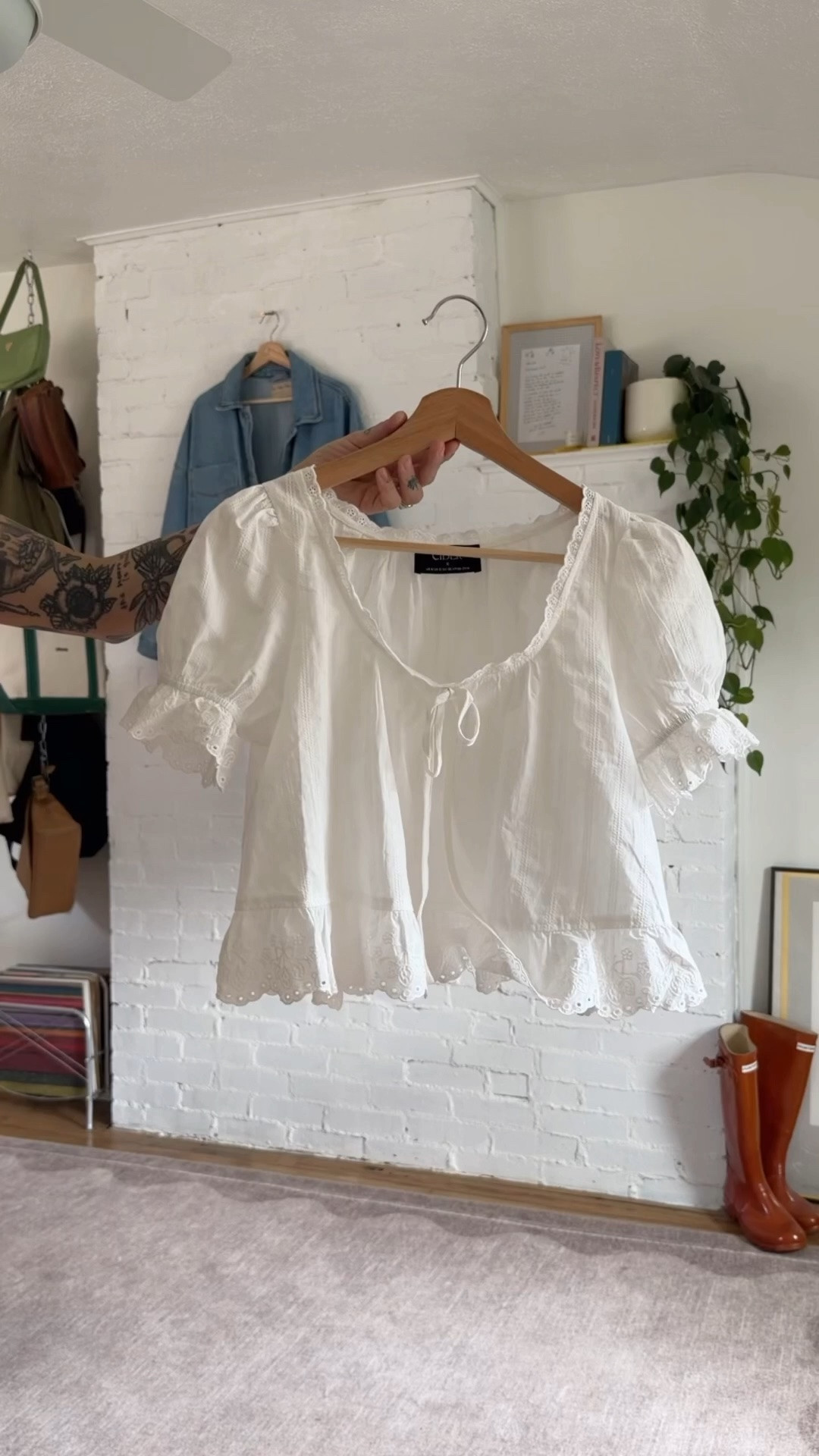 wearing a small (4) in the top ◡̈ the arms a little tight in this blouse so if you are worried about that i would size up! but it doesn’t bother me at all and this size is perfect for me. 

a reminder i am 5’4 and 130lbs 

unfortunately the linen pants are sold out / old from FP but i linked a similar pair! everything else is linked ◡̈

#LTKmomlife #LTKgrwm #LTKootd