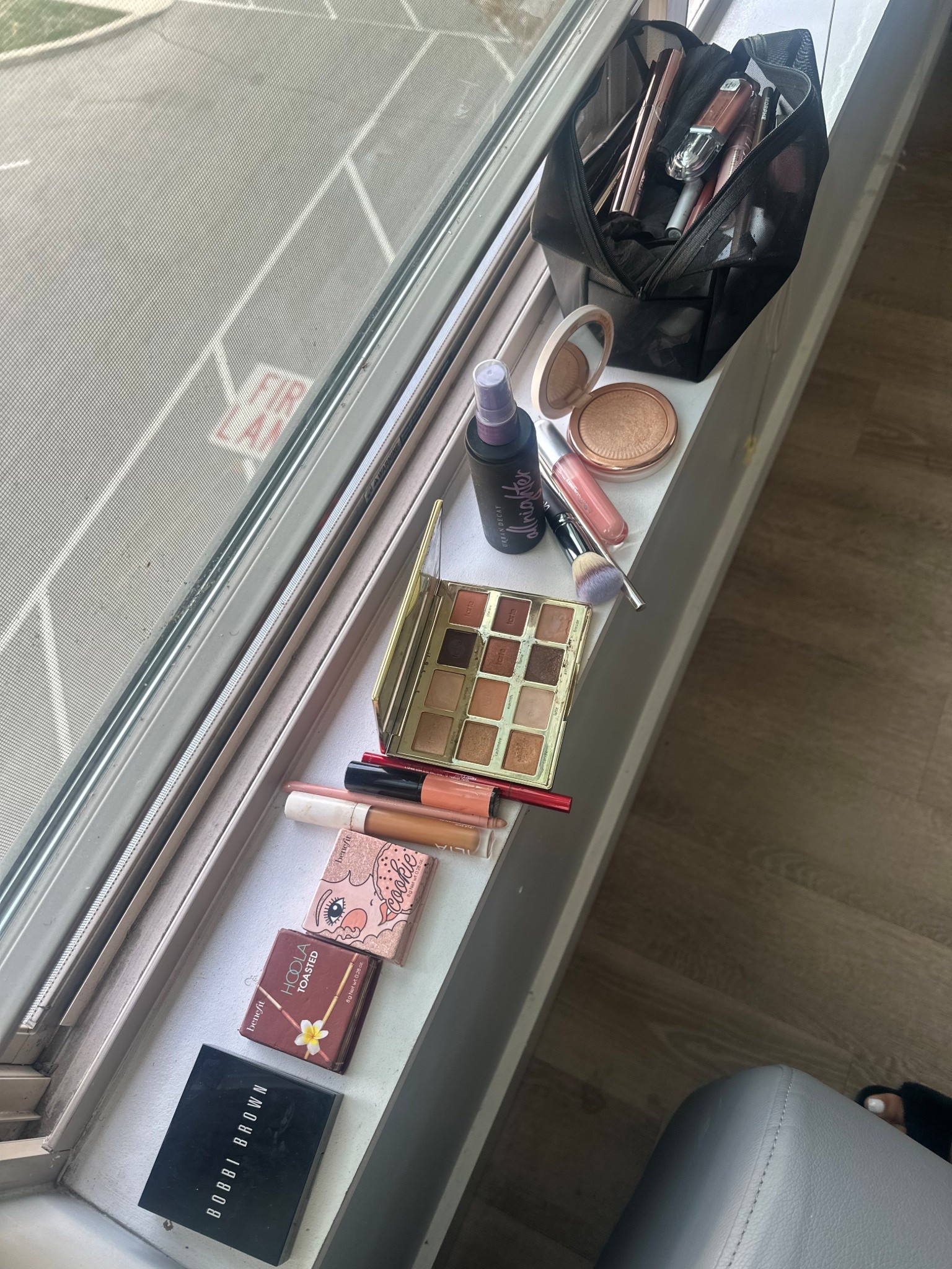 My go-to beauty essentials…for that “no makeup” makeup look!

+ highlightning powder
+ bronzer
+ highlighter
+ eyeshadow
+ makeup setting spray
+ concealer

#beauty #mattelook #glamessentials #flawlessfinish #softglam #everydaylook #makeupsssentials #beautyessentials #makeuponthego #beautygoals #beautyover50 #xojalonda

#LTKOver40 #LTKBeauty #LTKTravel