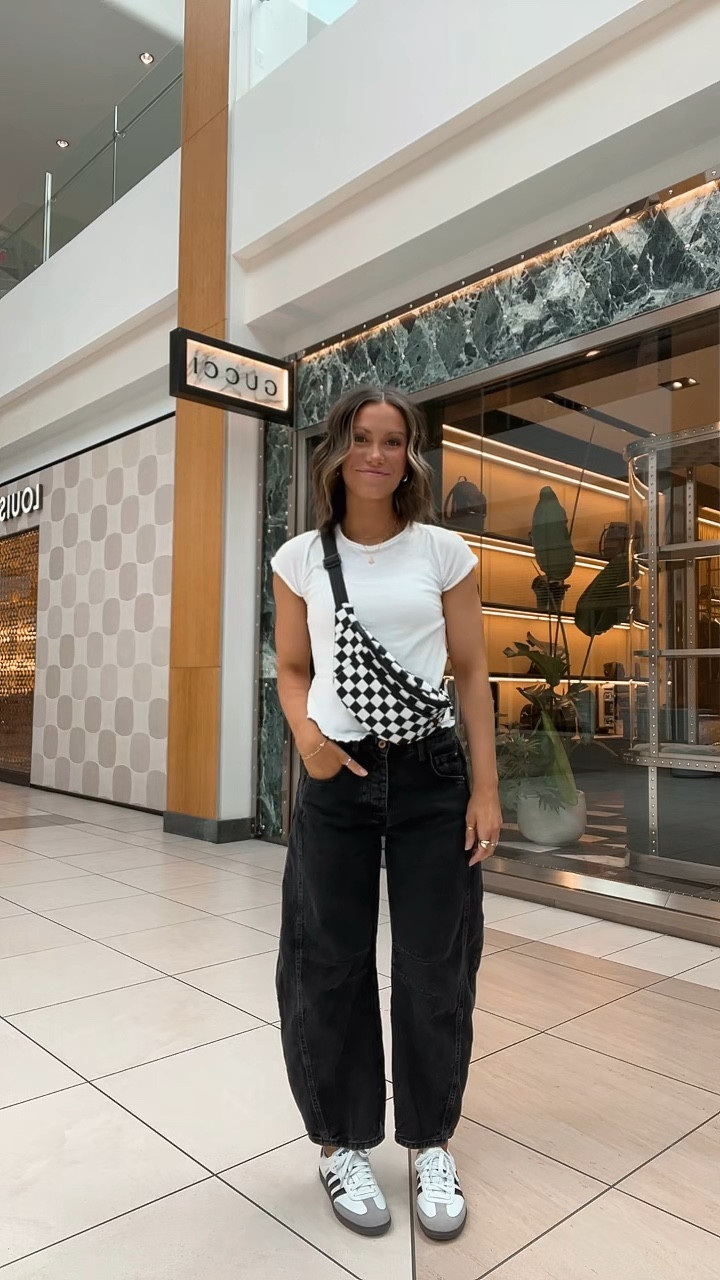 Casual black and white barrel jean outfit

#LTKfindsunder100 #LTKstyletip #LTKVideo