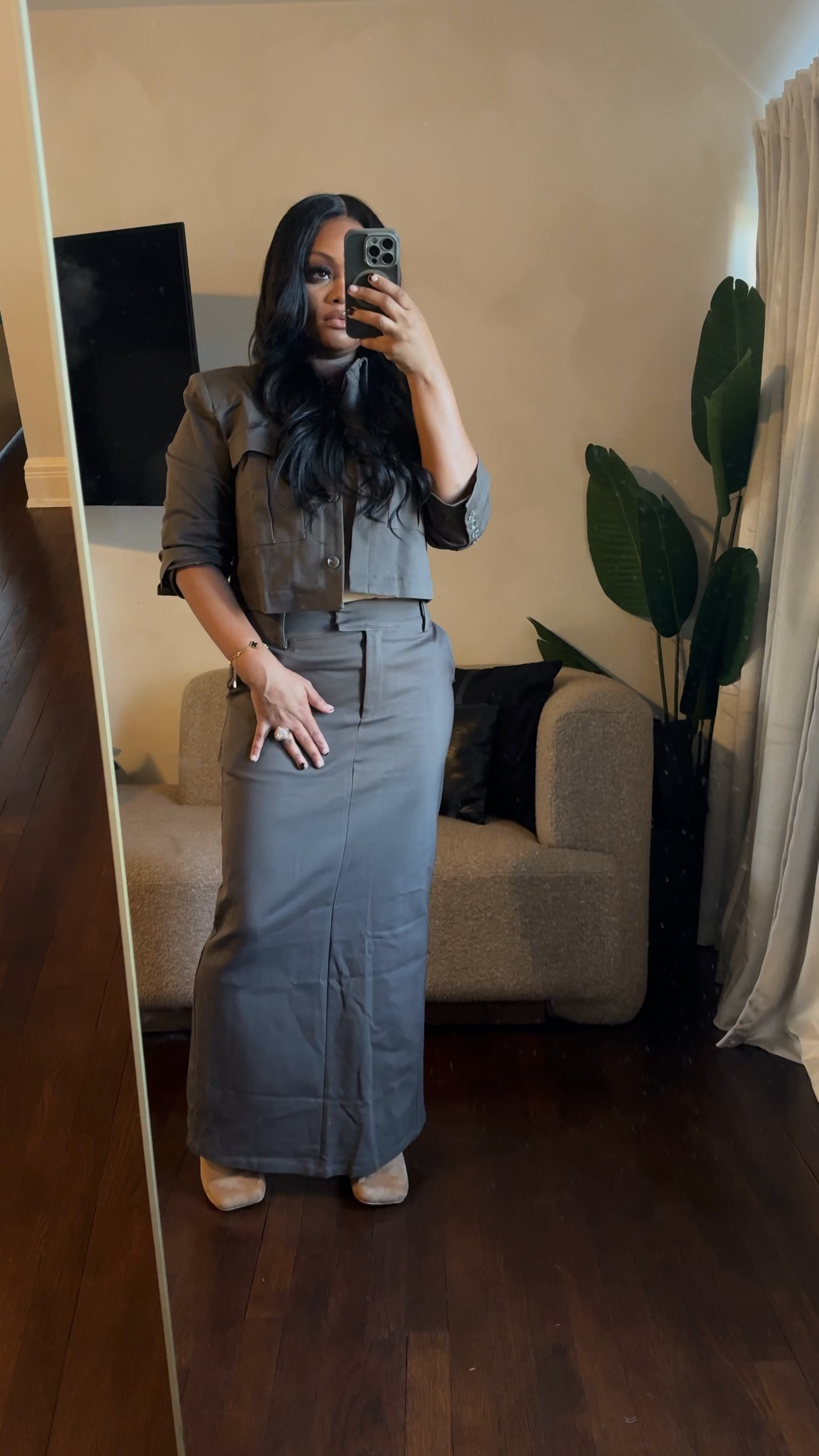 Who would have thought that a boxy utilize skirt and top would be so cute?! My god I loved this! It is perfect for the weather!