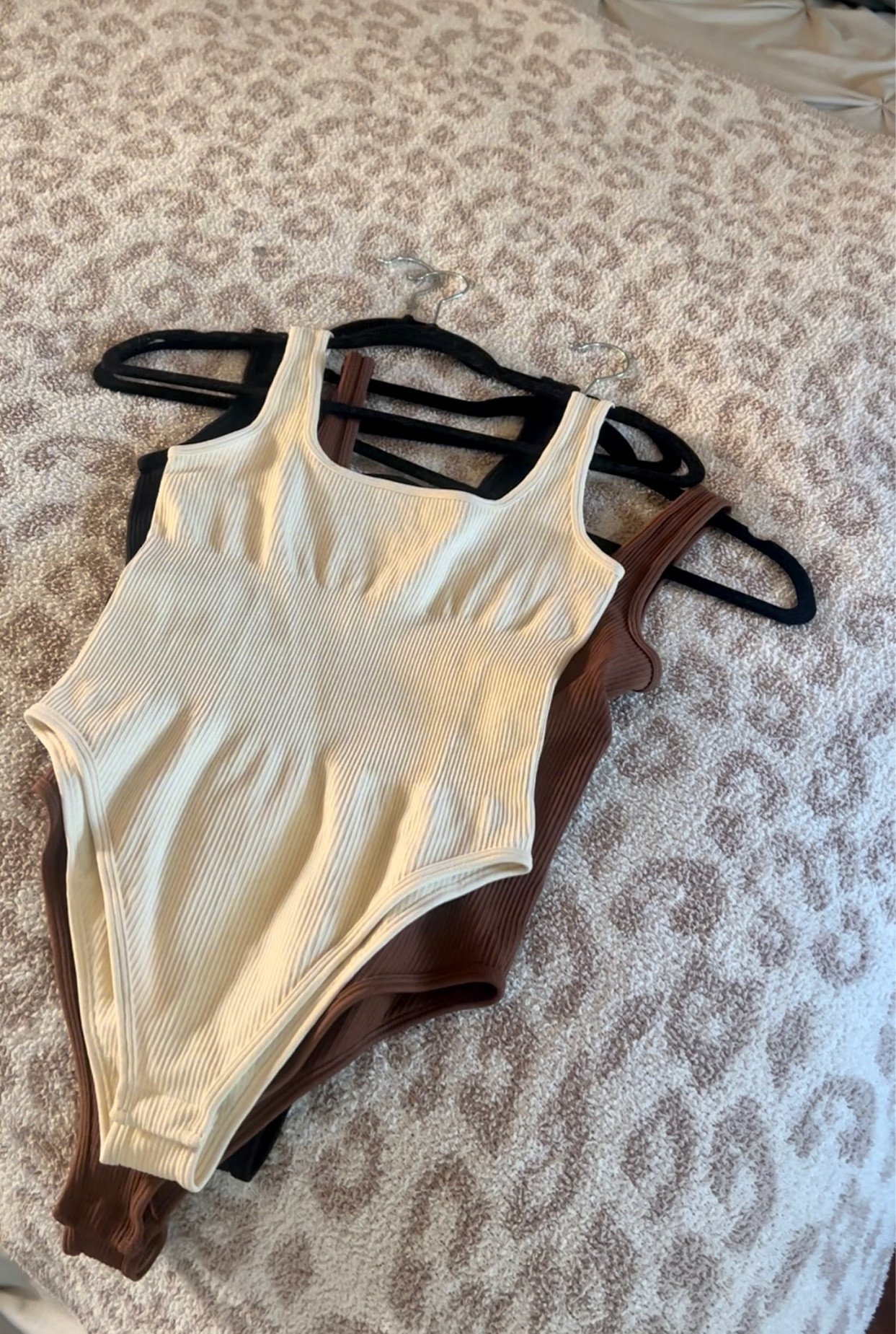 Amazon snatched waist tanks 

I wear size small

#corporate #business #petite #petitechic #workwear #businesscasual #amazon

#LTKstyletip #LTKunder50 #LTKworkwear