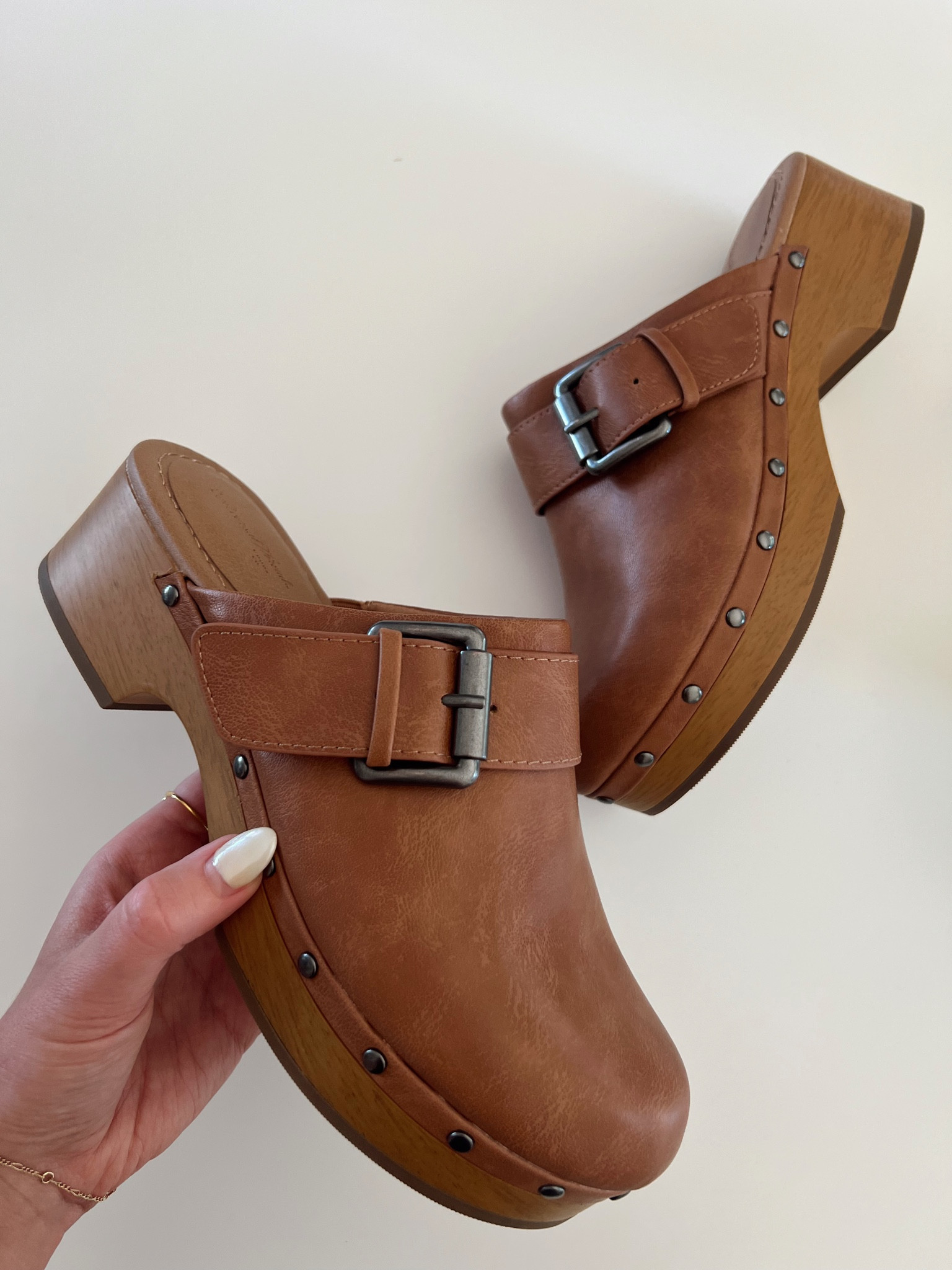 $38 fall clogs🍂

Target style / shoe crush / shoes under $40 / fall shoes / clogs / fall style / target finds





#LTKshoecrush #LTKunder50