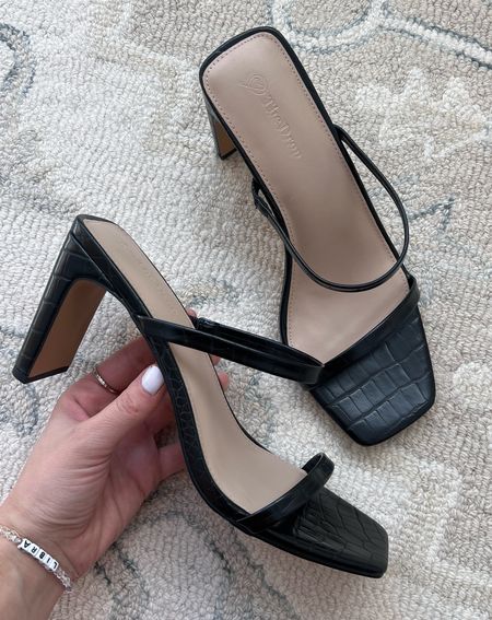 Amazon black strappy heel (surprisingly comfortable and easy to walk in) second color I own runs tts! 


Amazon fashion | amazon midsize | amazon womens fashion | amazon spring fashion | amazon outfit | amaOn shoes | amazon heel 

#LTKFindsUnder50 #LTKSaleAlert #LTKShoeCrush