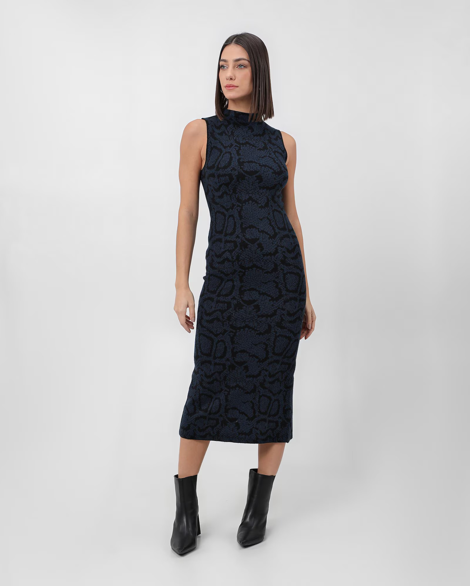 Vestido midi de tricot cobra com gola alta azul | AK by Riachuelo | Riachuelo (BR)