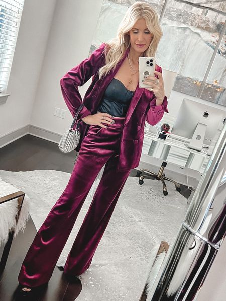 VELVET and leather always make for a head-turning HOLIDAY COMBO especially when they’re 50% off! Yes, you heard me right, this stunning hot pink velvet suit is 50% off! It comes in 3 gorgeous colors and I love wearing the blazer with jeans too! It runs tts, I’m wearing a size XS in the blazer and a size 0 regular in the pants. 

Head over to the blog for all the best BLACK FRIDAY SALES going on now + 5 chic winter looks all on sale! #linkinbio and stories 



#LTKHoliday #LTKsalealert #LTKCyberweek
