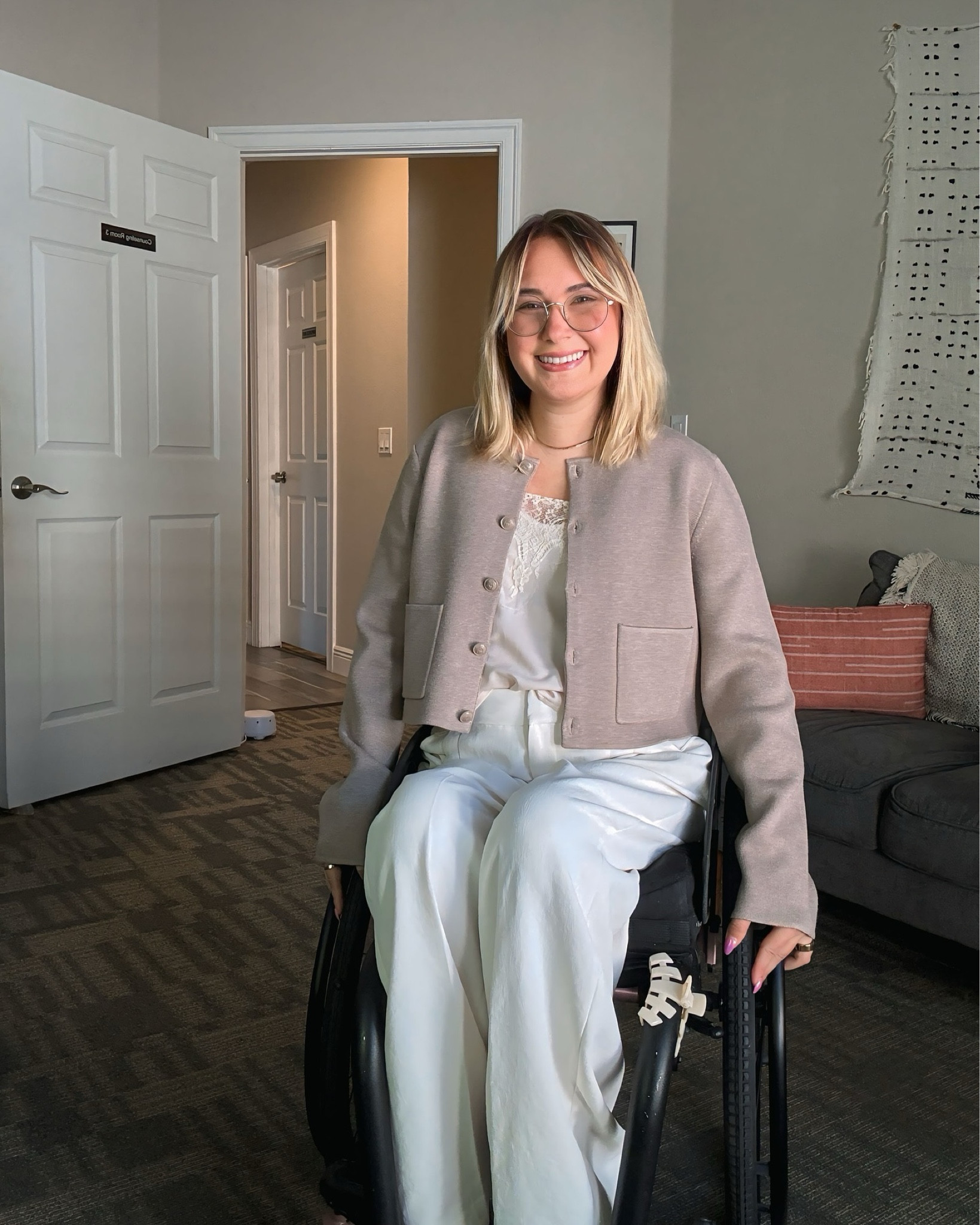 Therapist girly outfit 